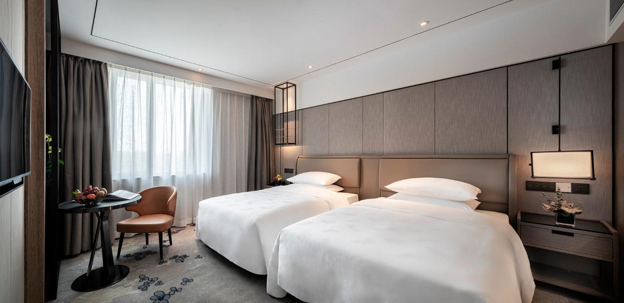 Elegant City View Room（Twin Bed） - Photo 3
