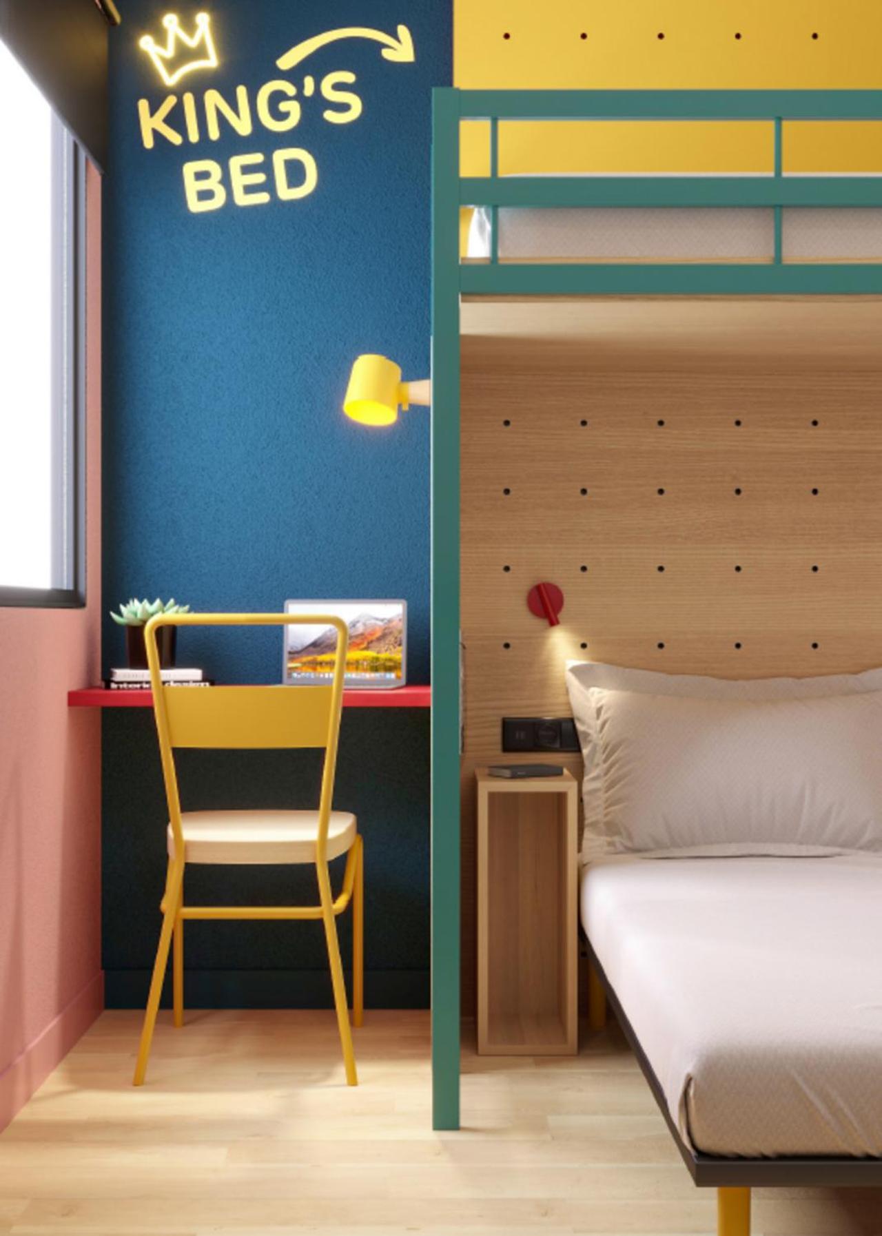 Triple Room (1 Double Bed + 1 Single Bed) - Photo 2