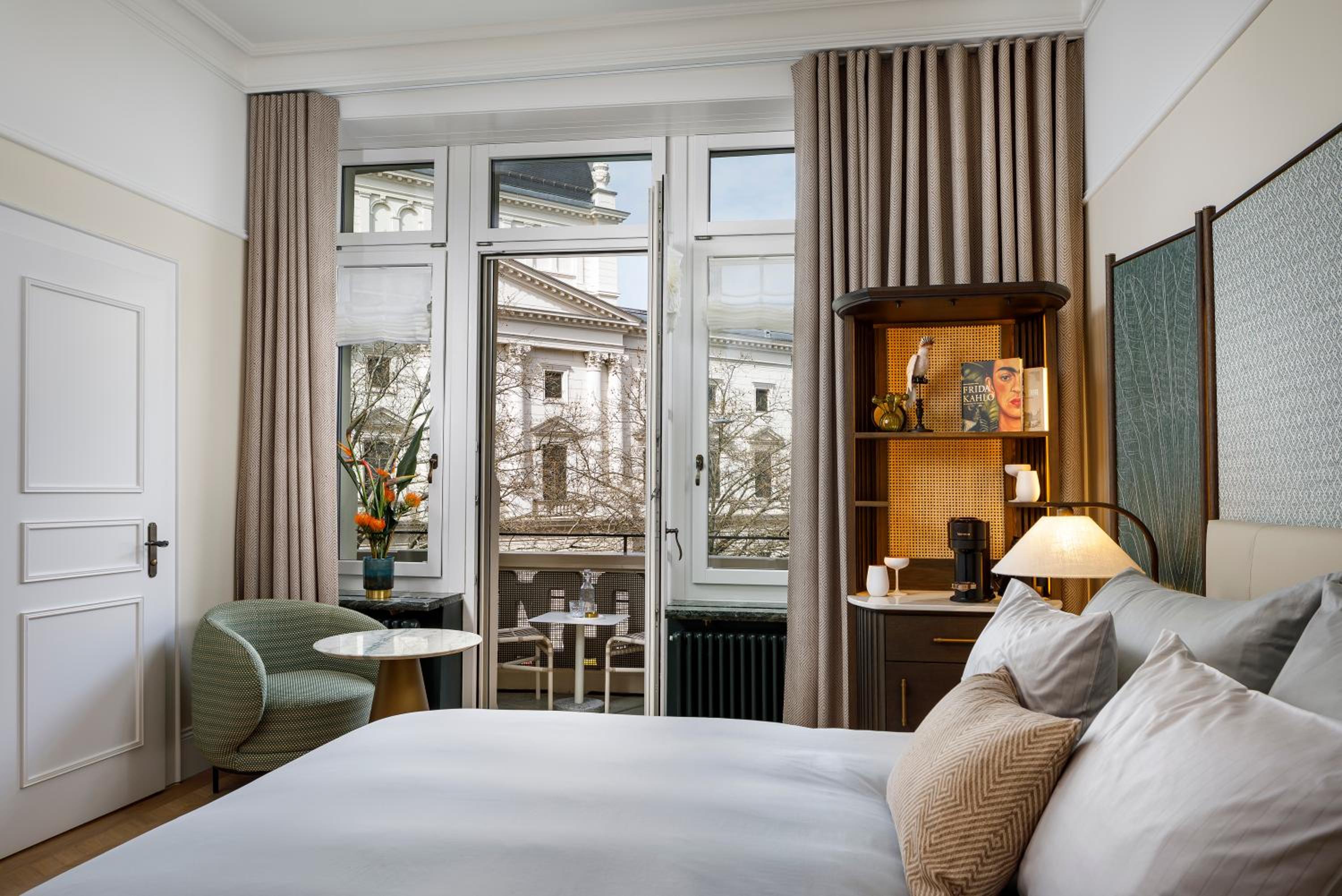 Ambassador Deluxe Room - Photo 3