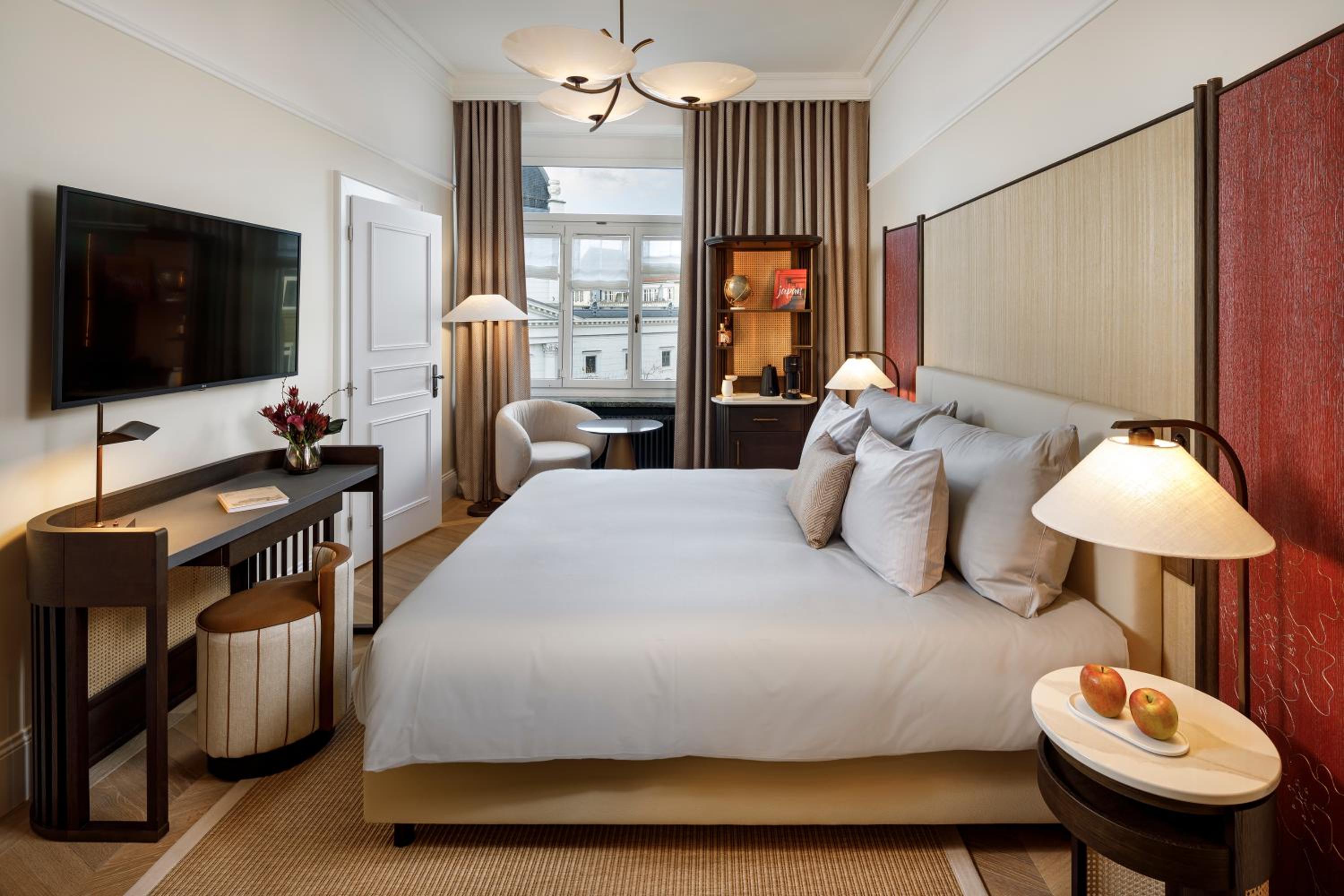 Ambassador Superior - Photo 5