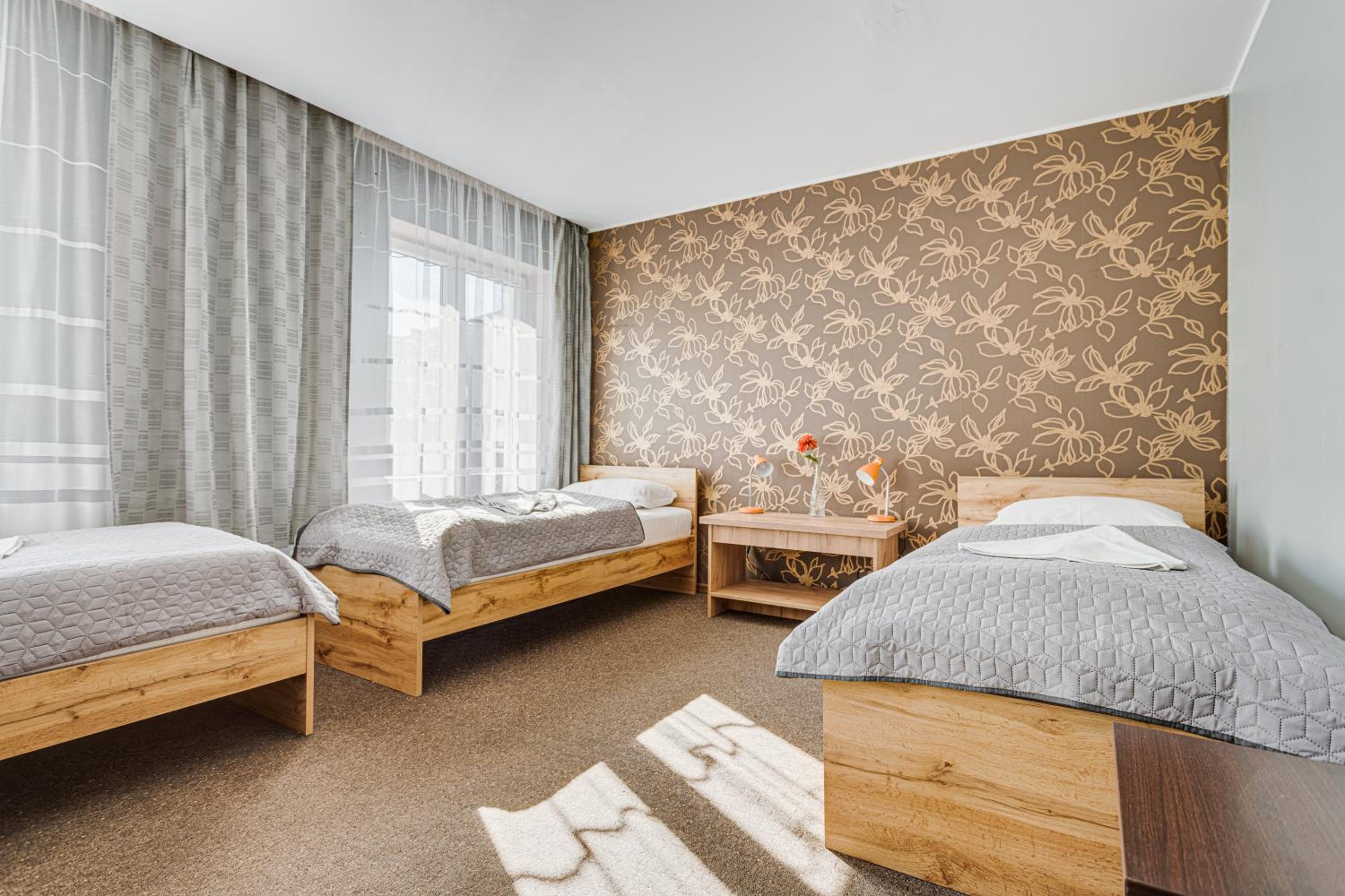 Economy Triple Room - Photo 4