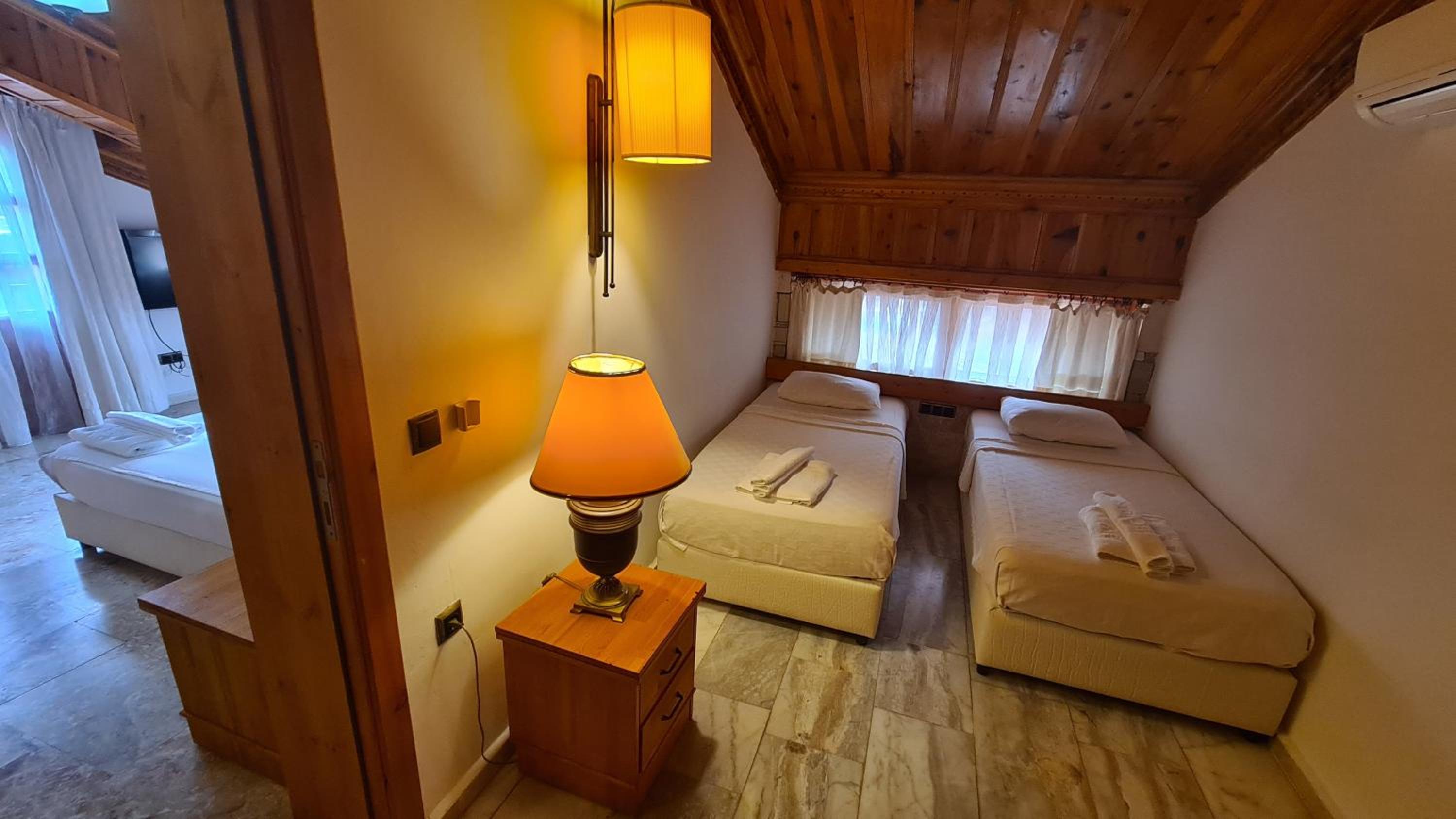 Quarto Familiar com Vista para o Jardim