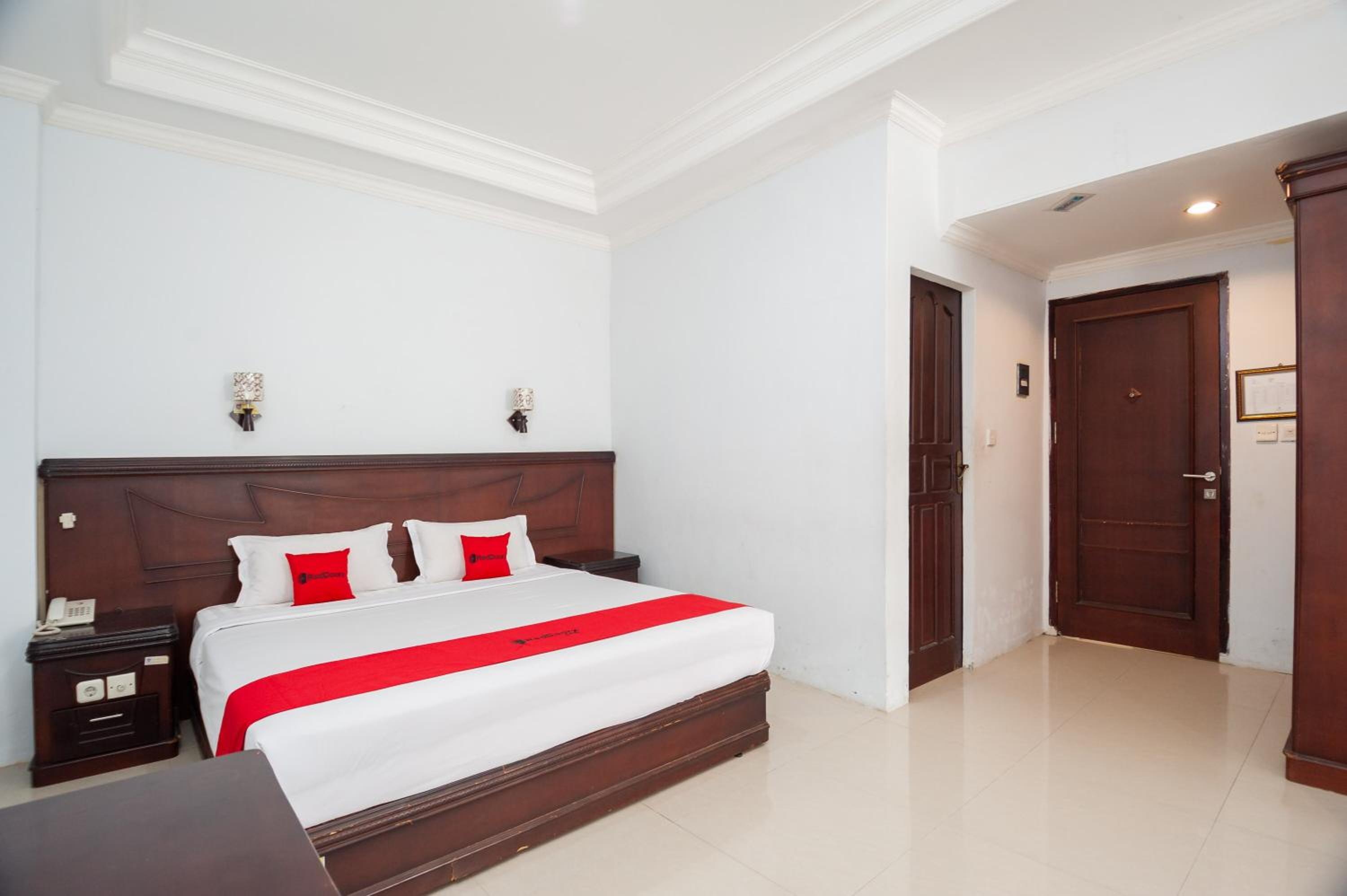 Suite - Photo 1