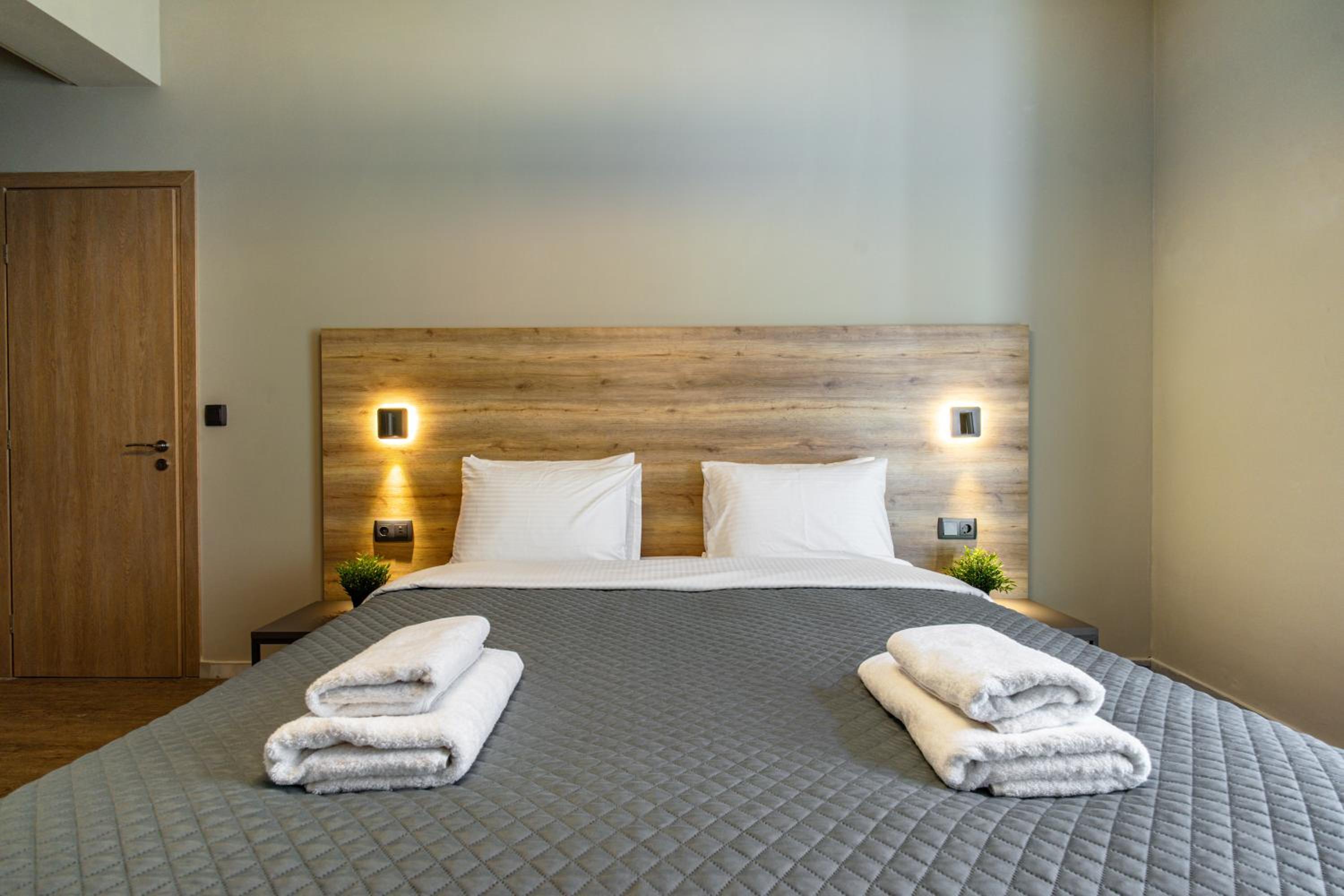 Superior Apartment with Hot Tub & Balcony  photo 3