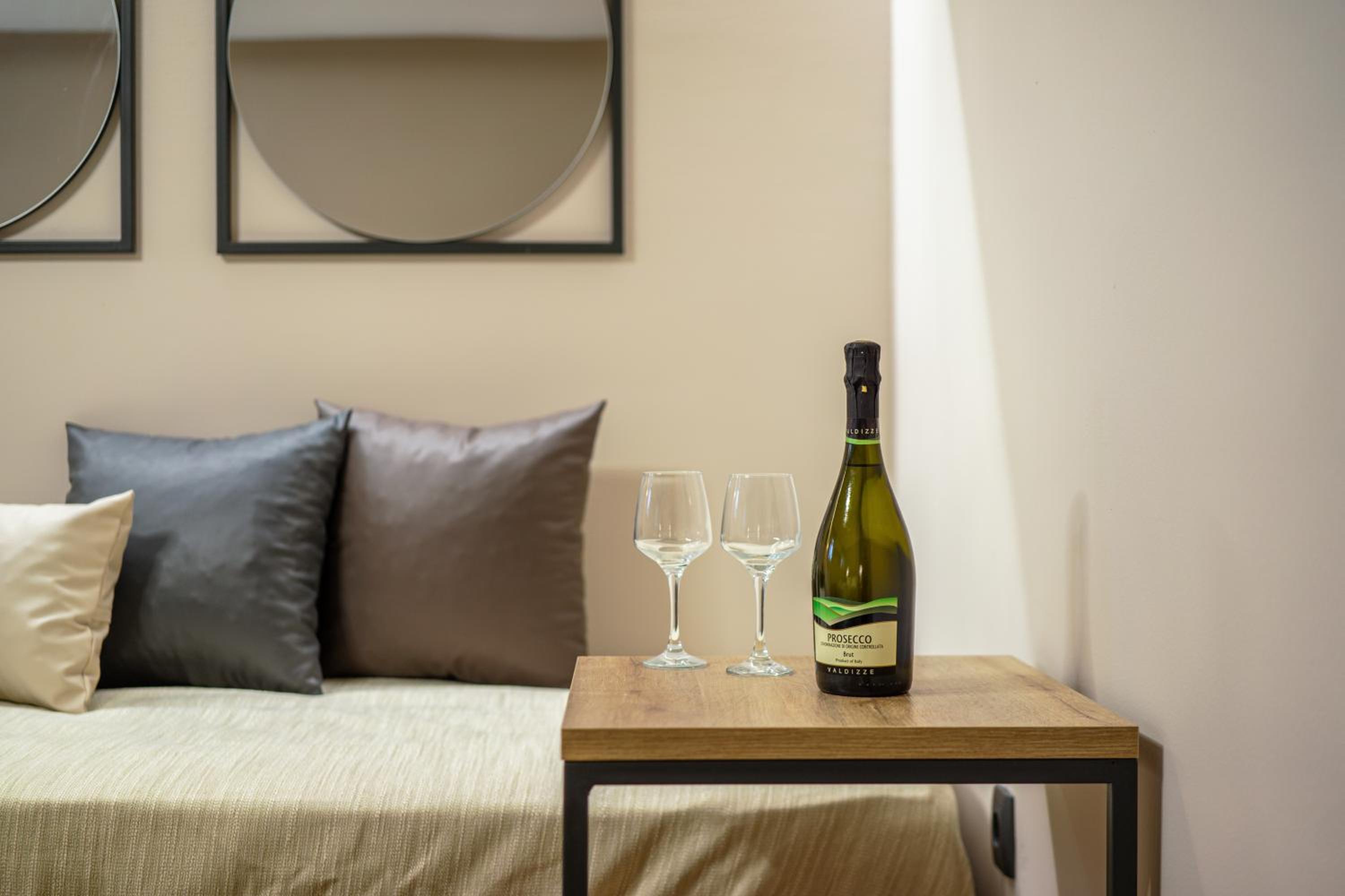 Two-Bedroom Apartment - Semi-basement photo 3