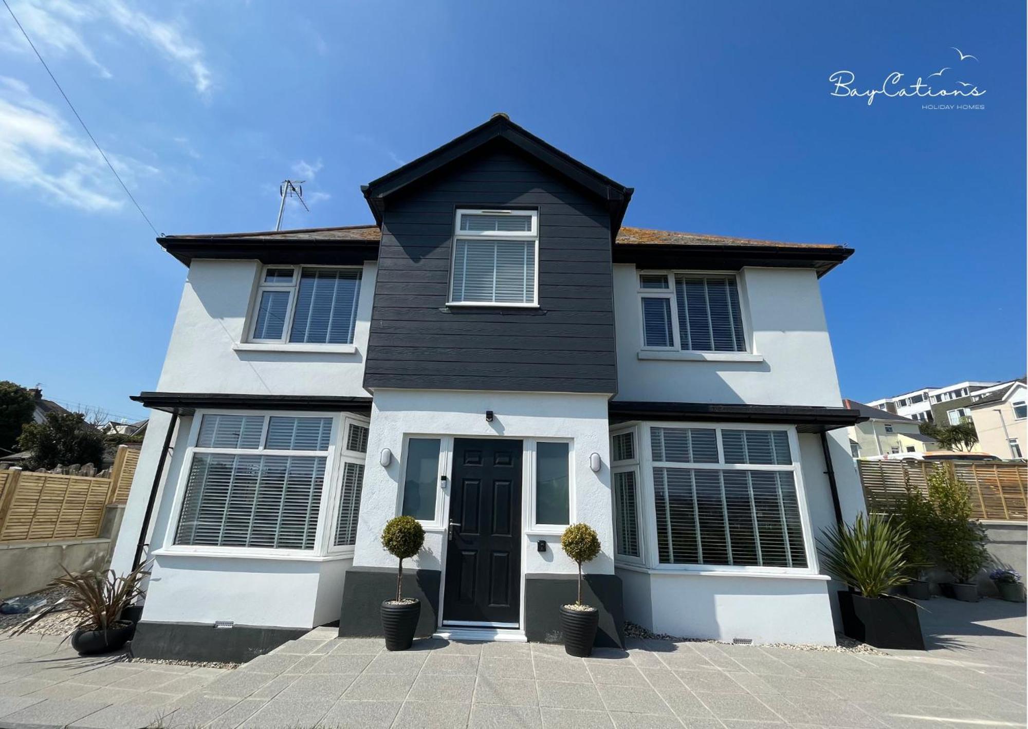 Spacious and Stylish Four-Bedroom House photo 3