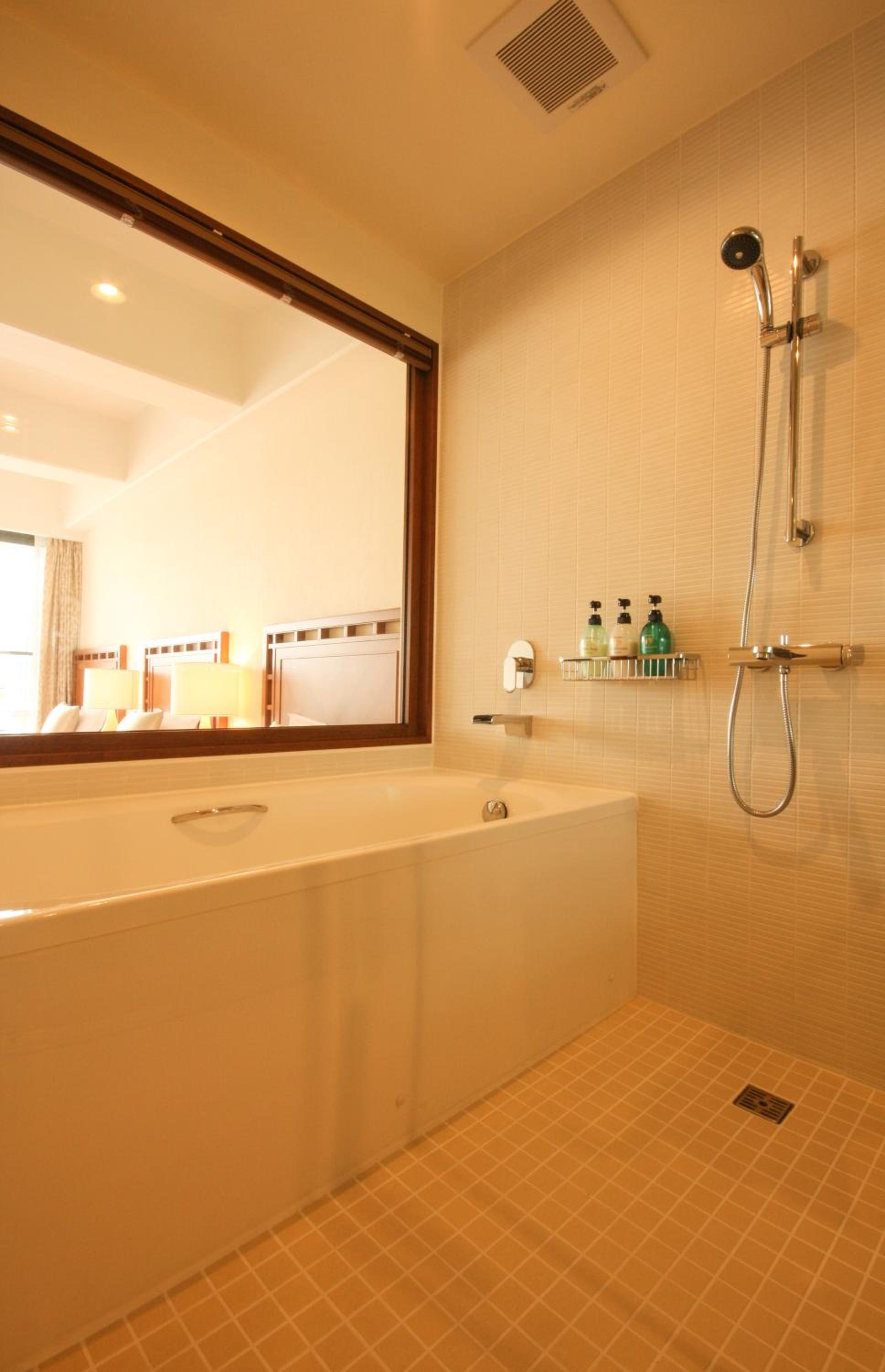 Club Superior Twin Room with Ocean View and Lounge Access - Non-Smoking - Photo 2