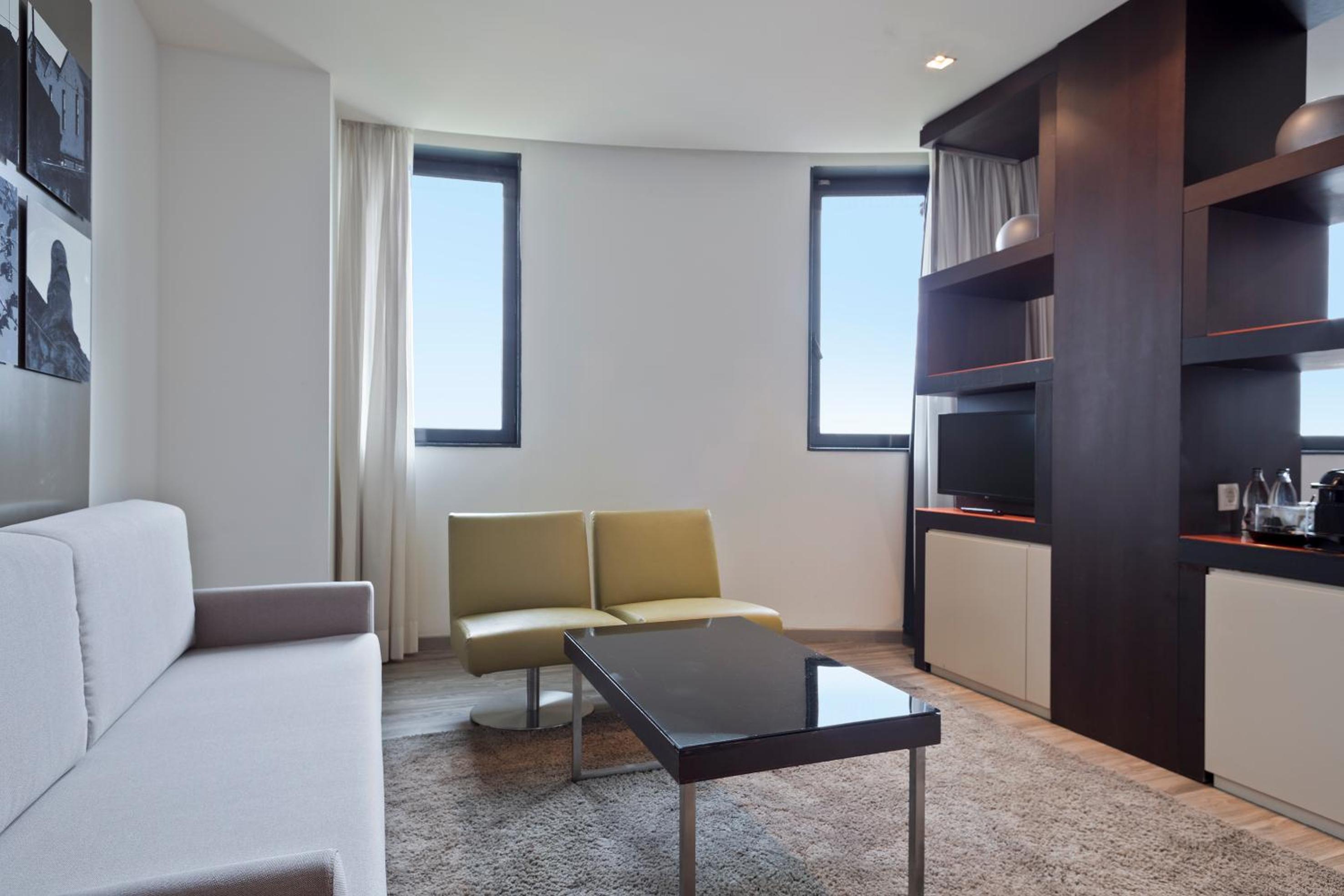 Junior Suite thumbnail 6