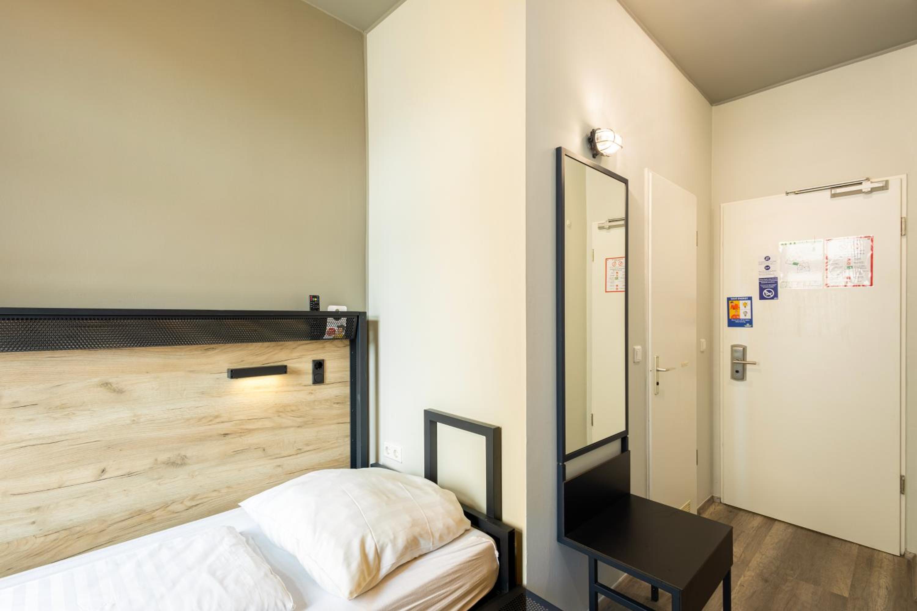 Single Room photo 3
