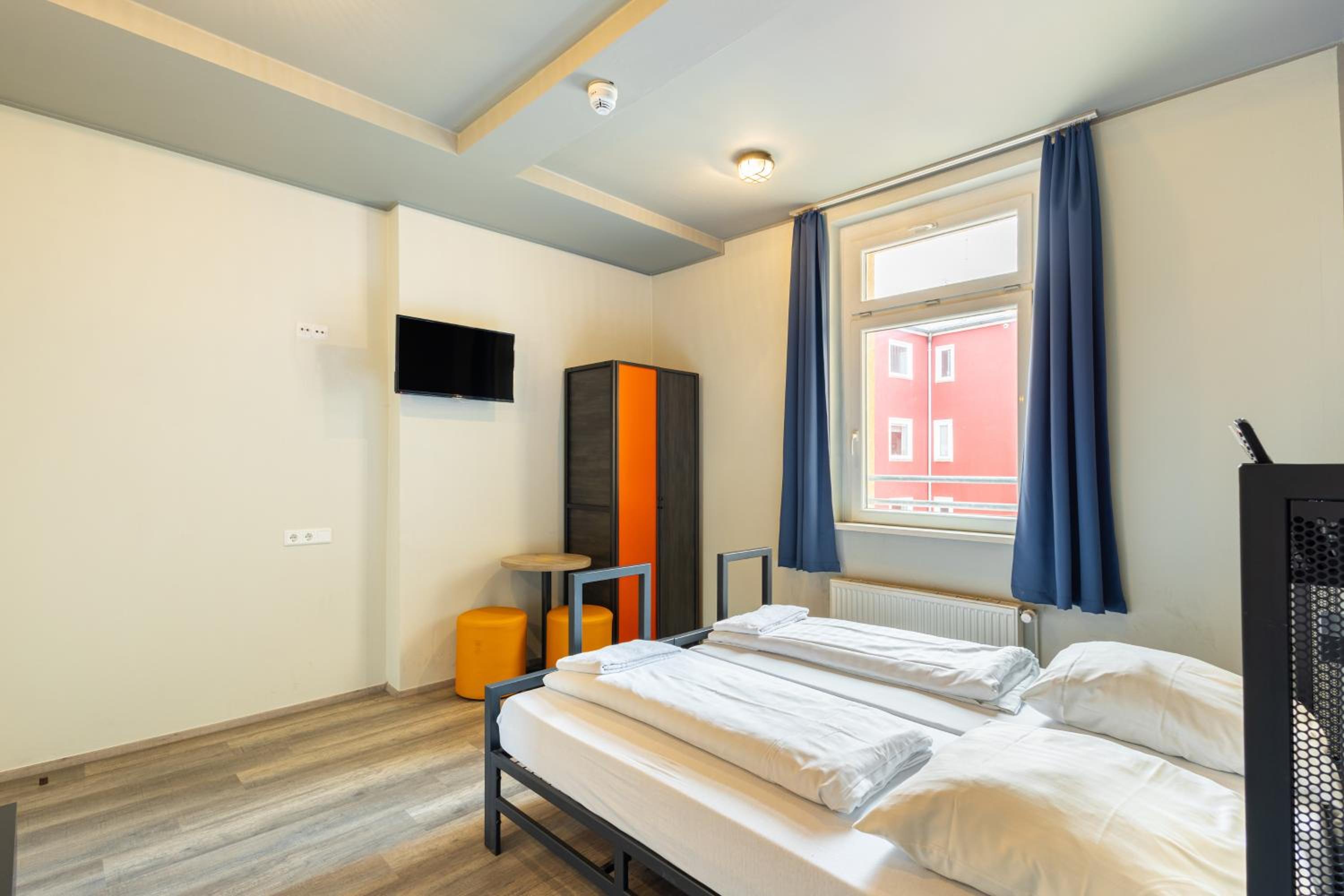 Twin Room - Photo 4
