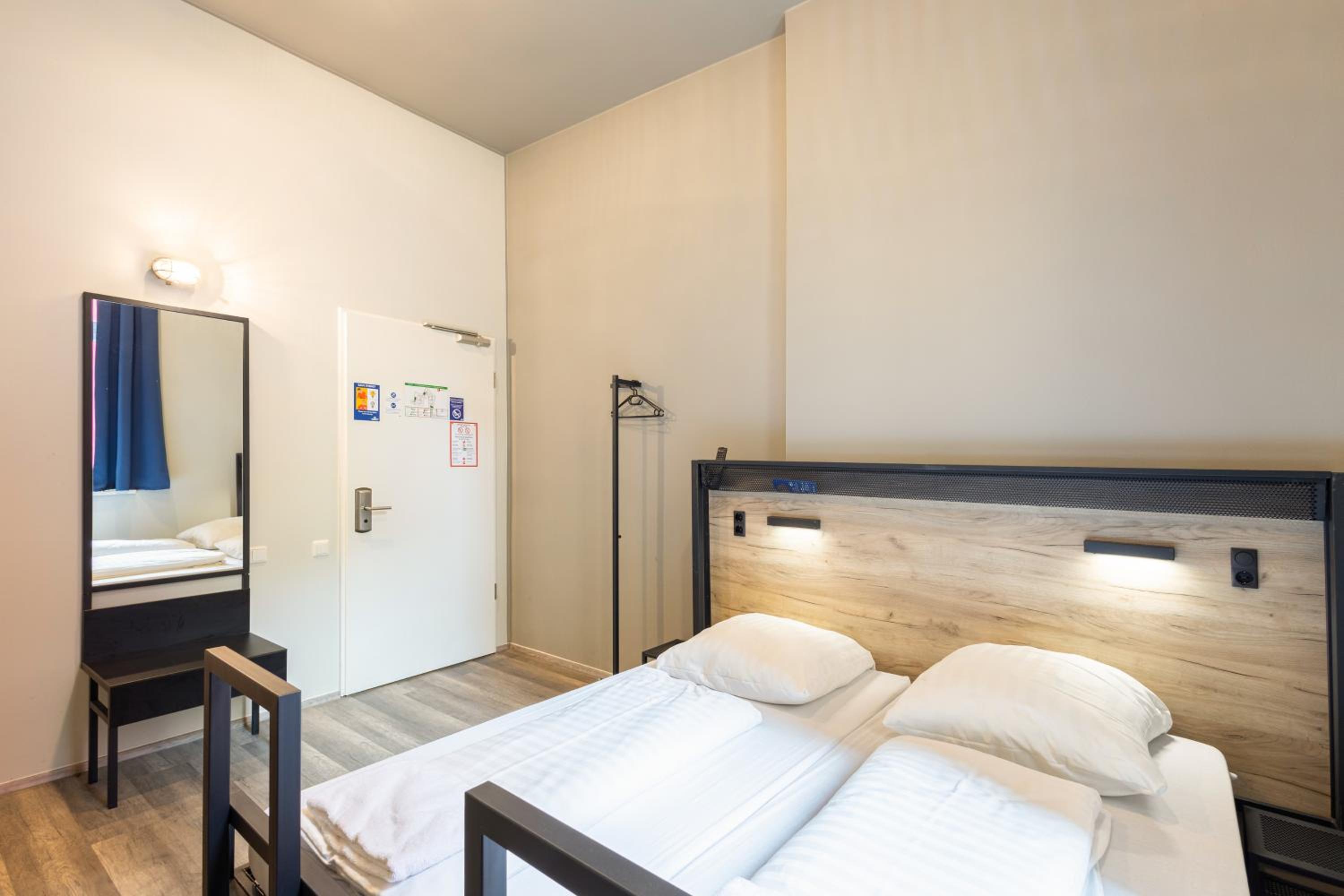 Twin Room - Photo 5
