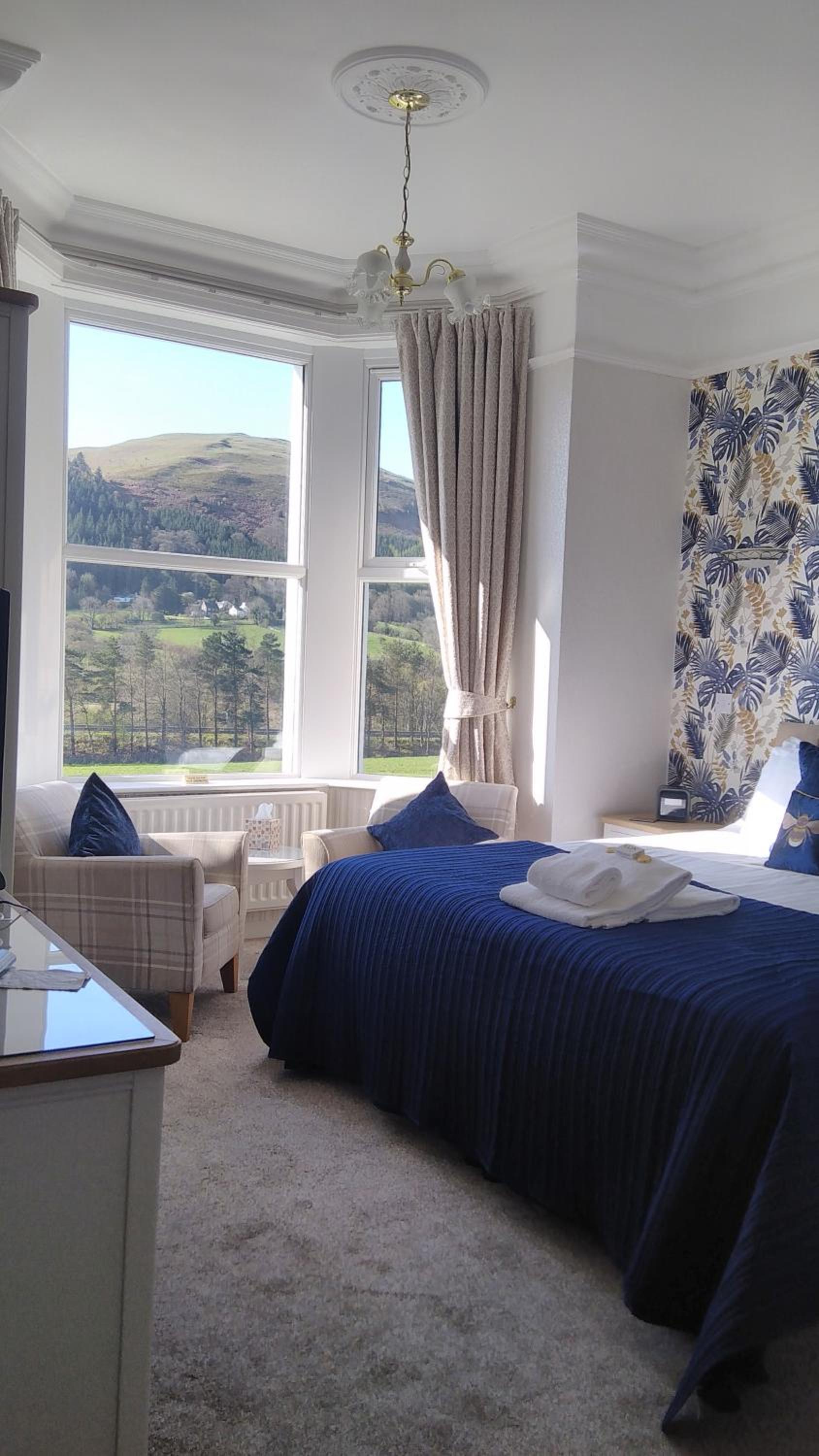 Superior Super King or Twin Room with Countryside and Mountain Views photo 2