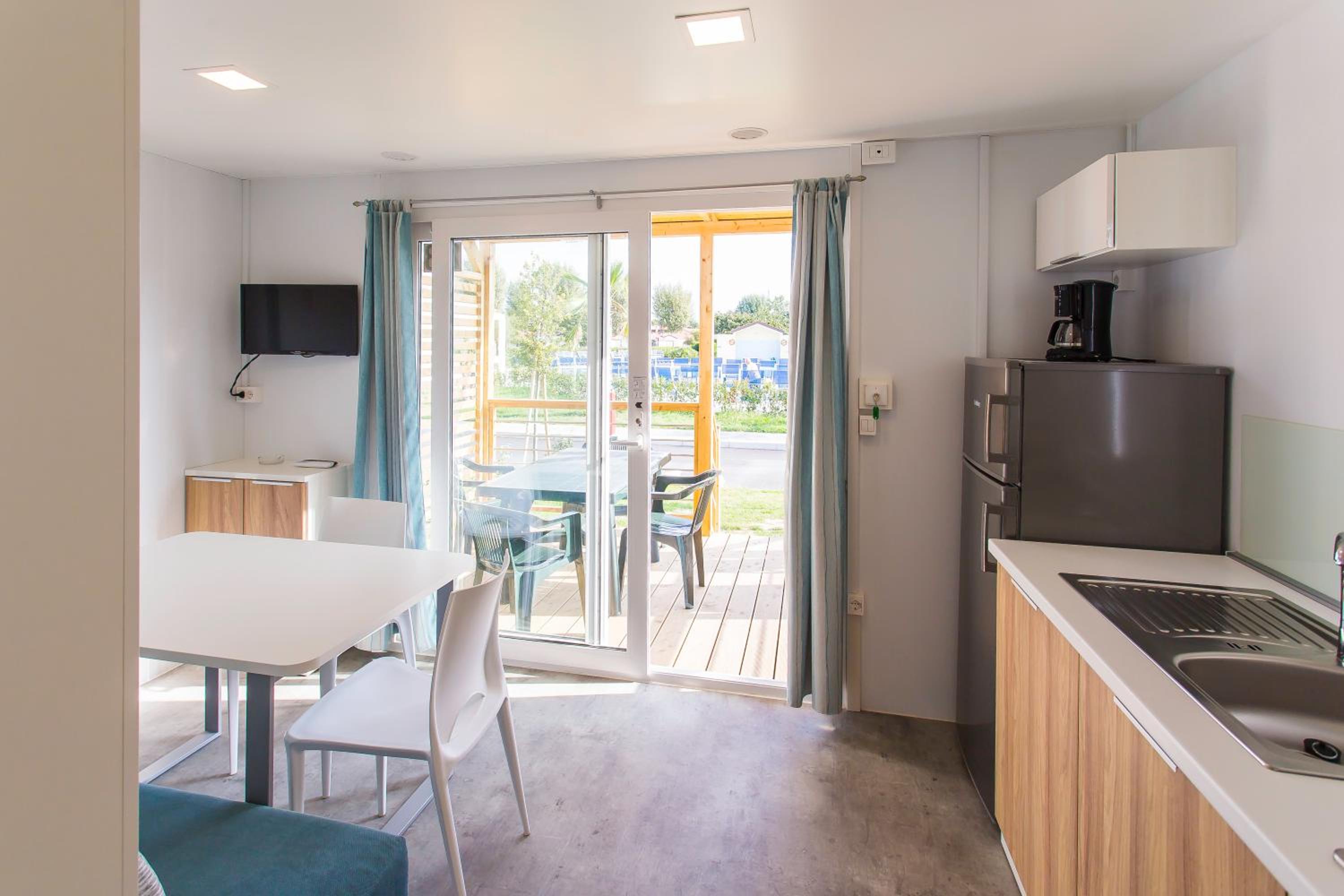 Mobile Home photo 3
