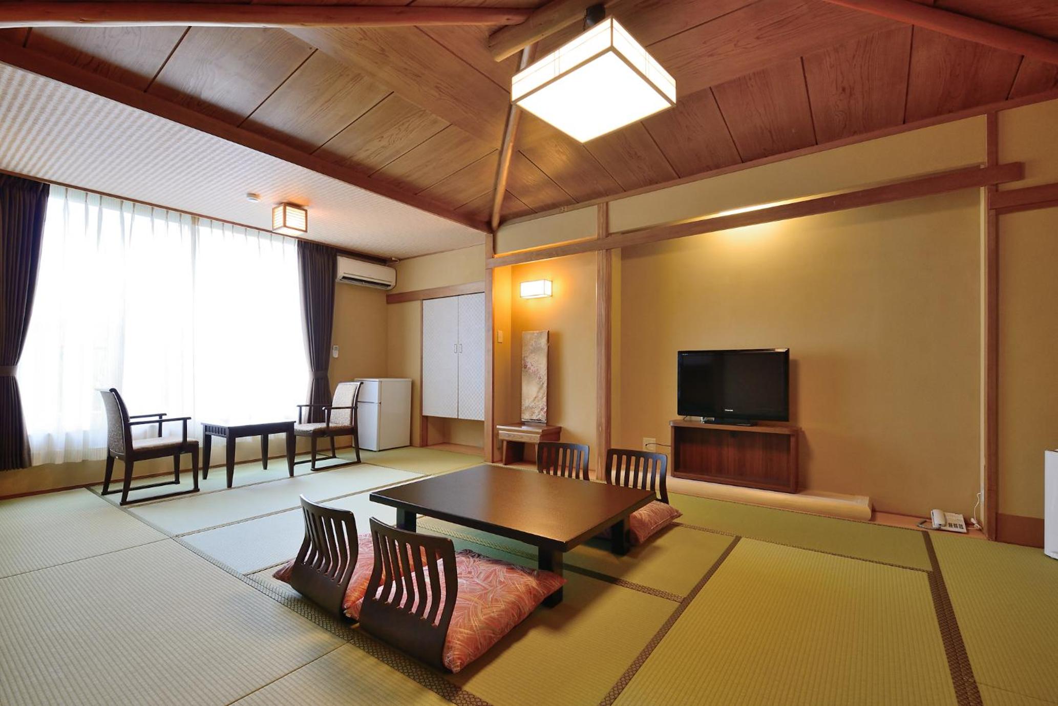 Superior Japanese-Style Room with Mt. Fuji View - East Wing photo 1