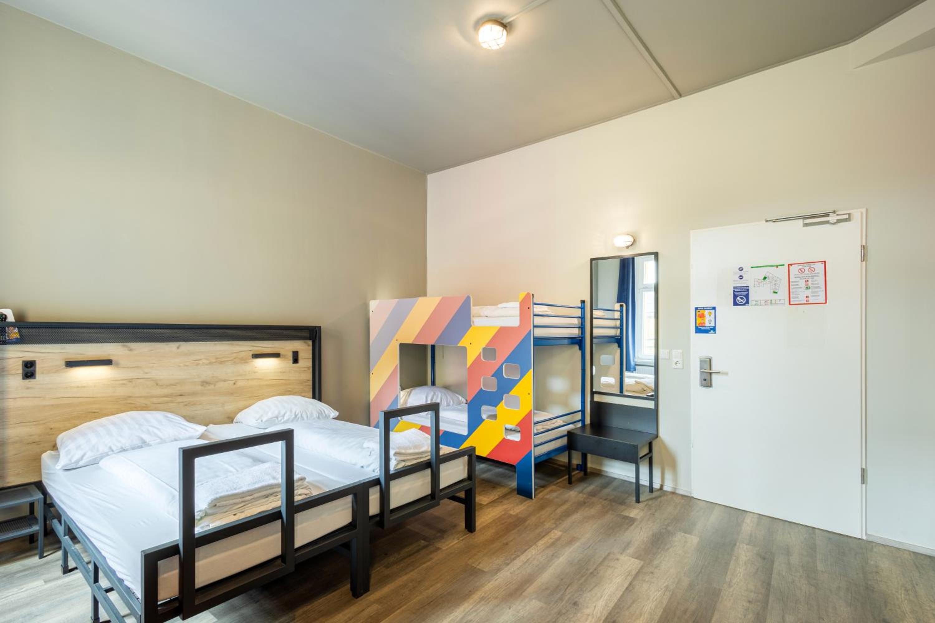 Quadruple Room - Photo 1