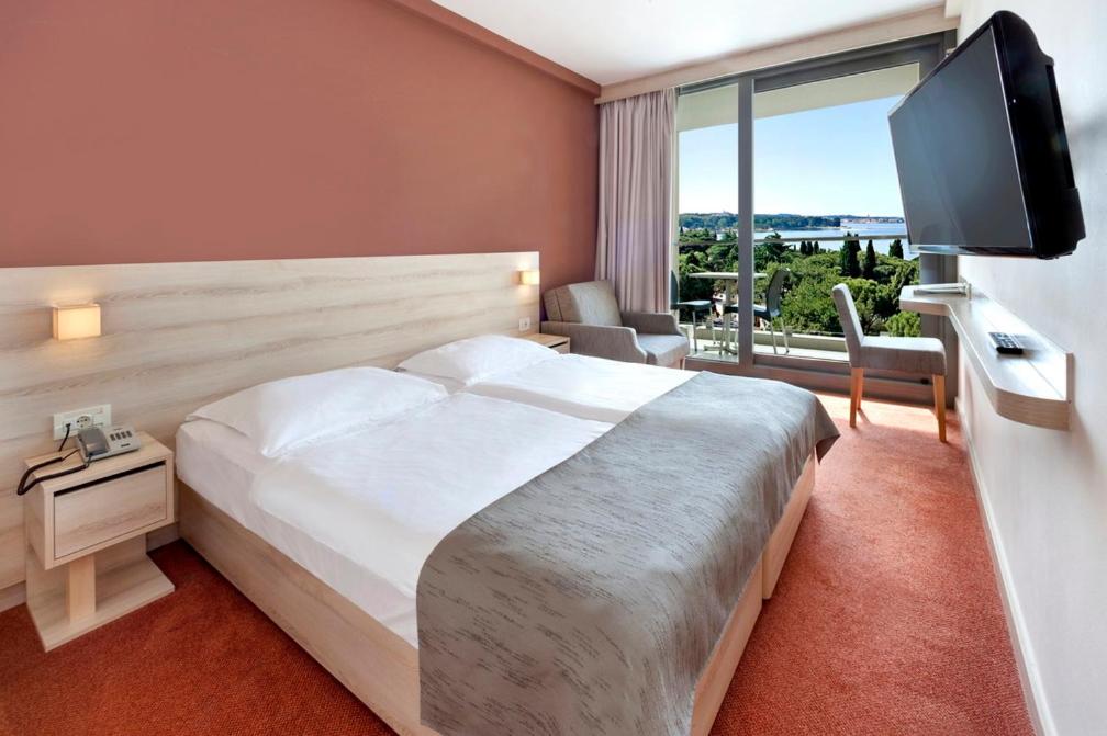 Superior Room with Balcony and Sea View - extra bed