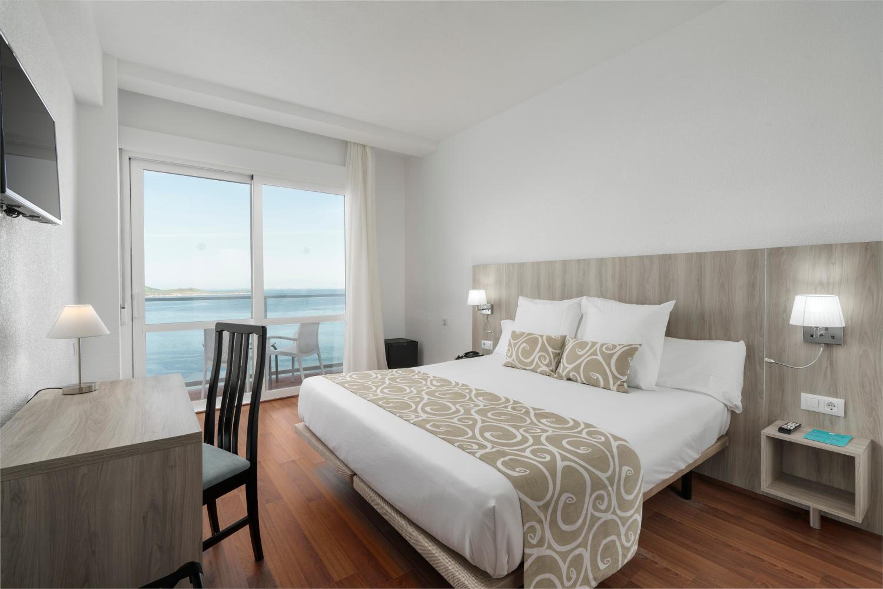 Superior Double Room Frontal Menor sea View  - Photo 3