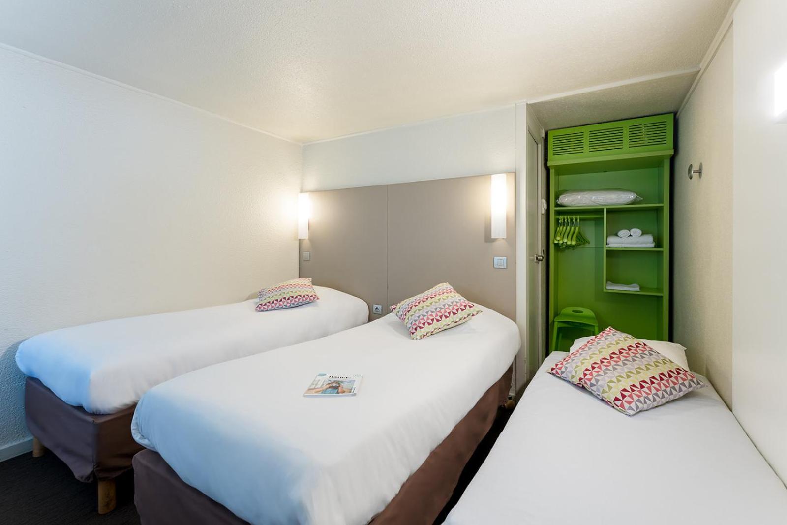 Standard Twin Room with One Single Bed - Up to Ten Years photo 1