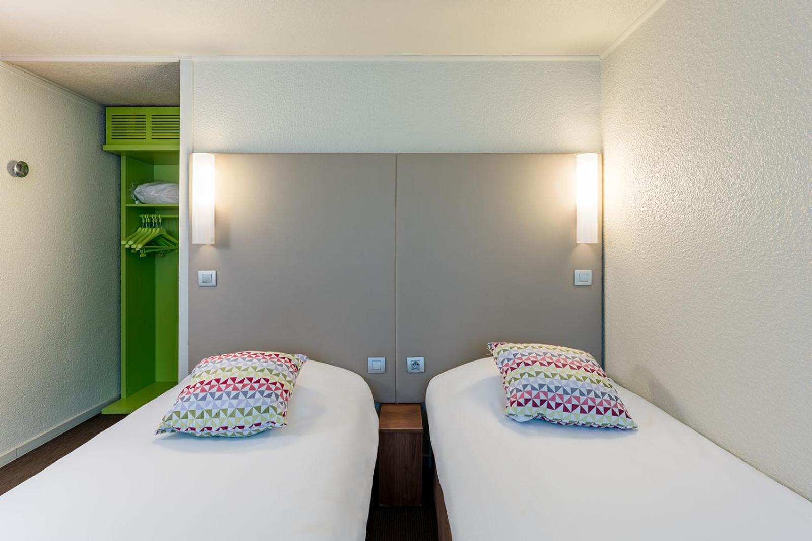 Standard Twin Room - Photo 5
