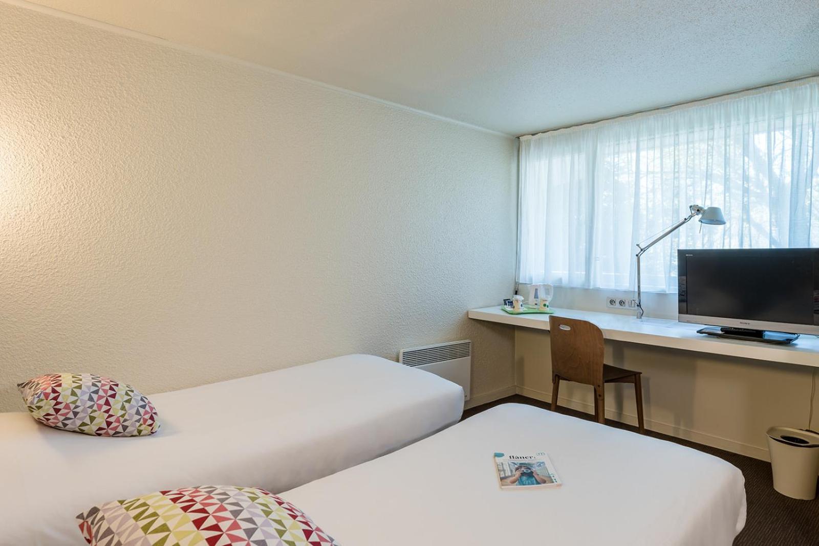 Standard Twin Room - Photo 6