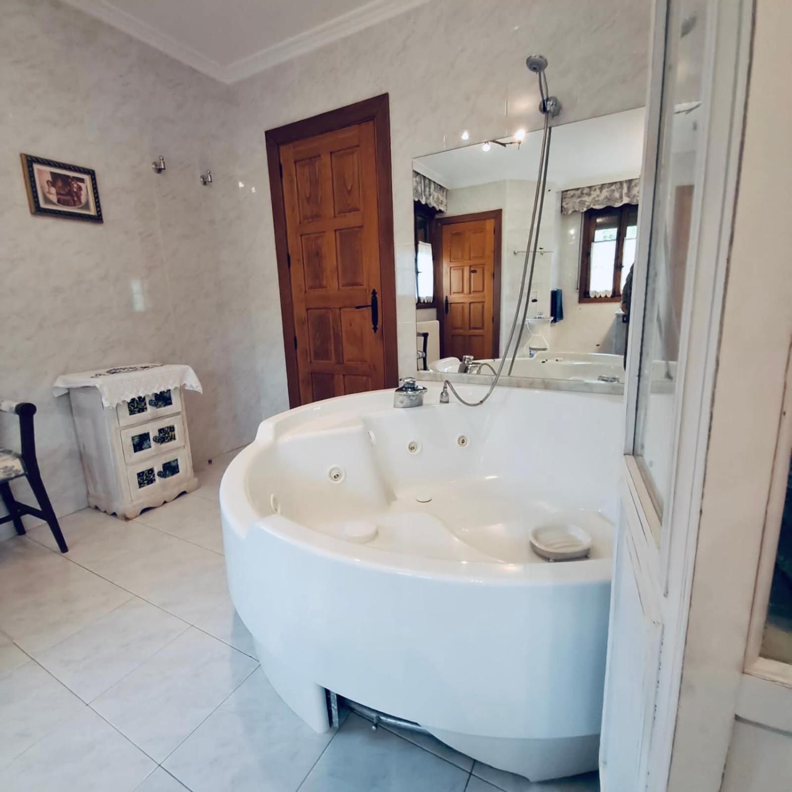 Deluxe Suite with Spa Bath photo 2