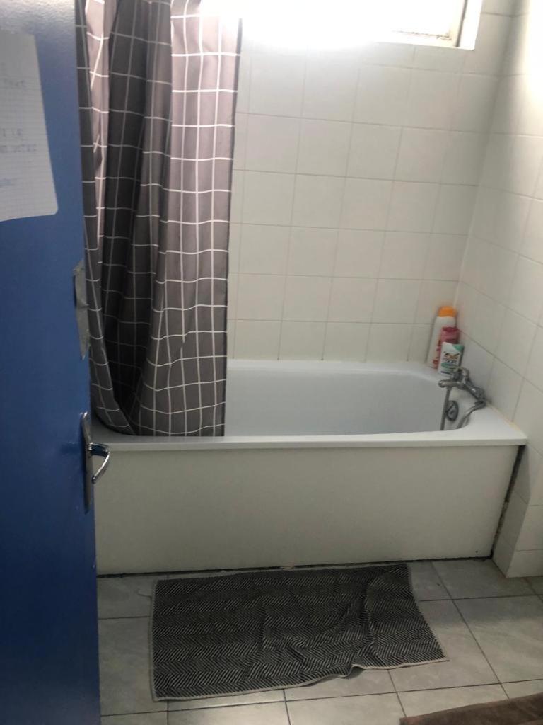 Budget Double Room - Photo 2