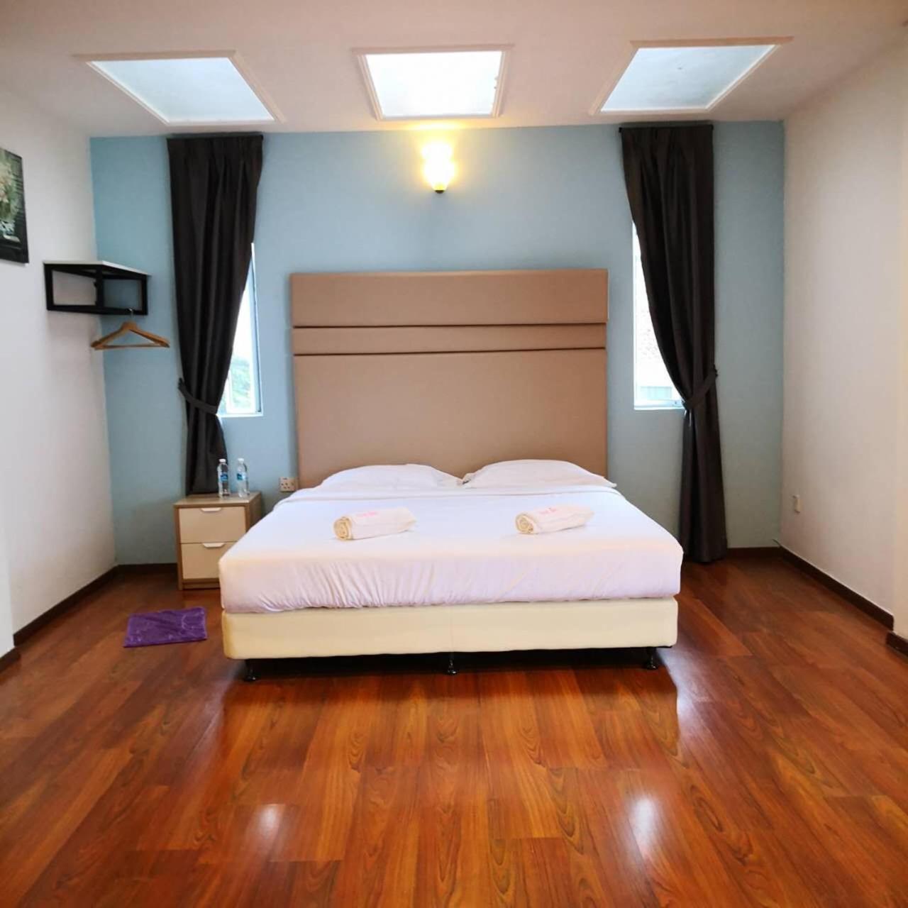 King Room with Balcony photo 1
