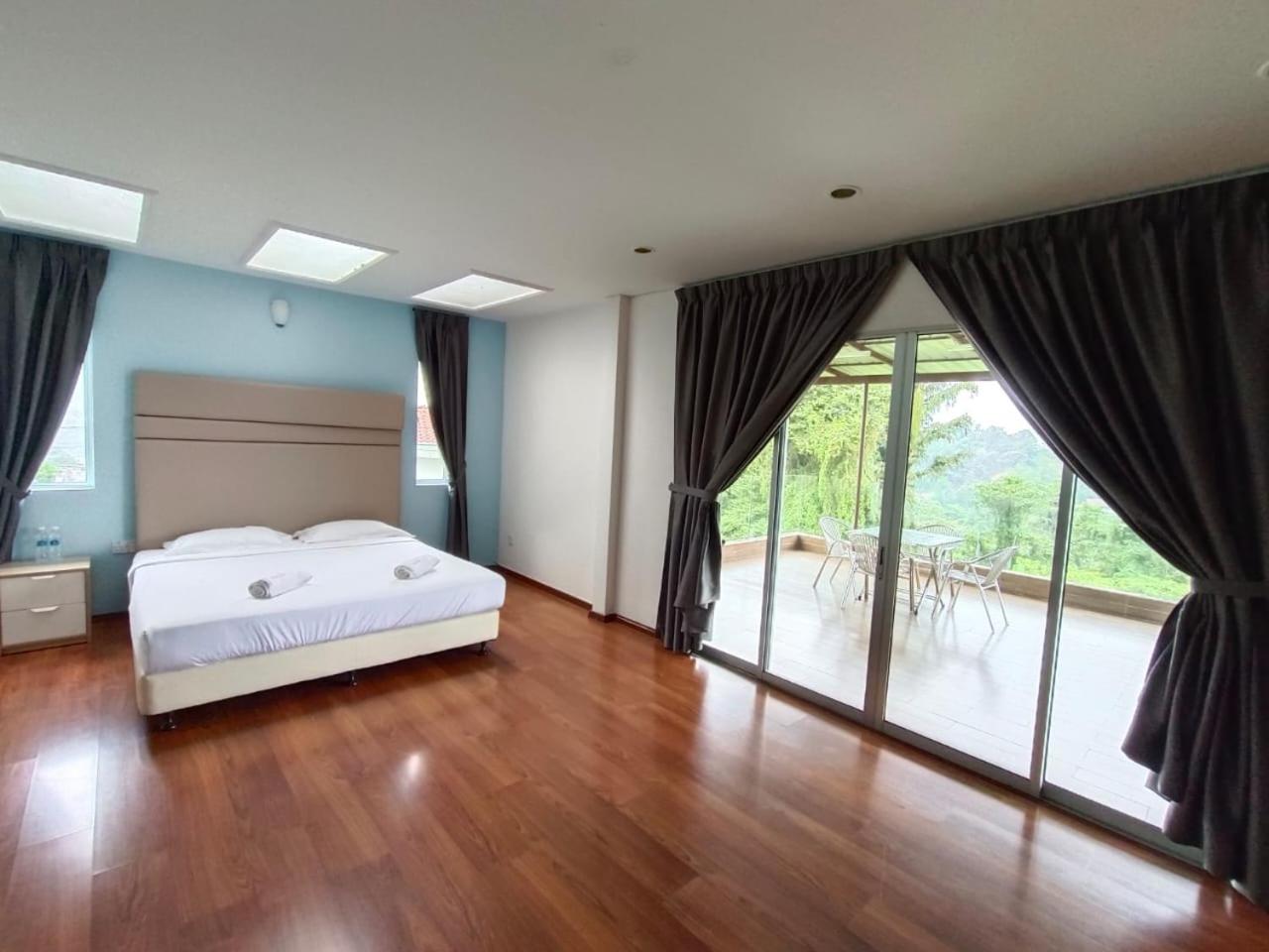 King Room with Balcony photo 2