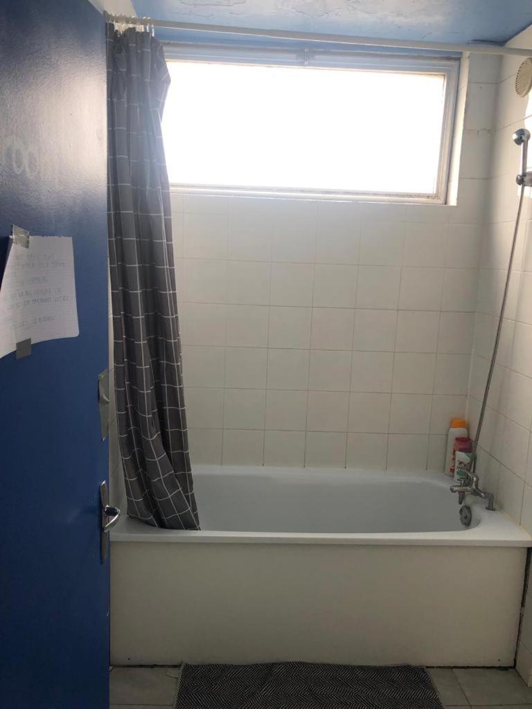 Double Room with Shared Bathroom photo 2
