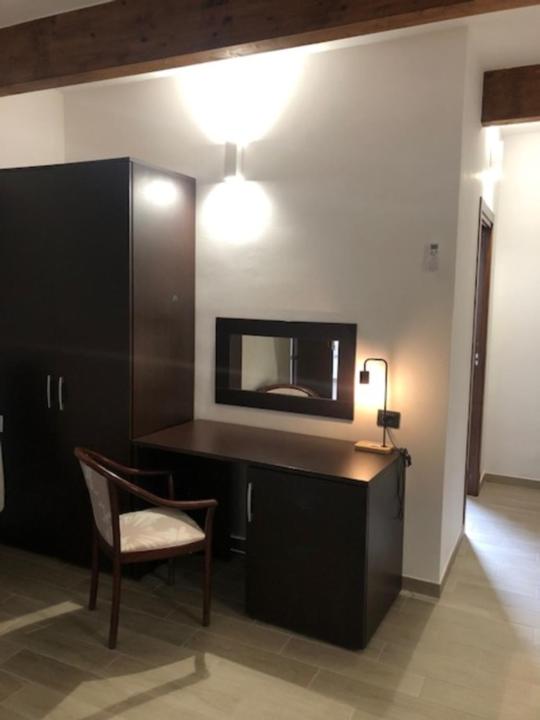 Deluxe King Room photo 1