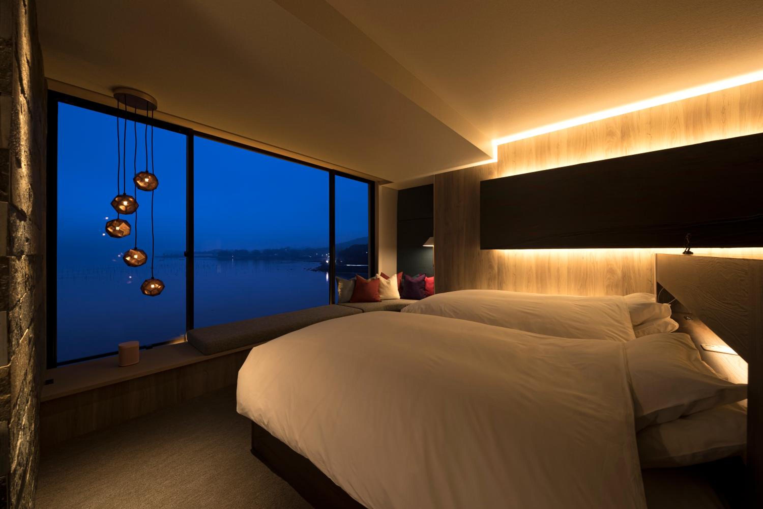 Deluxe Suite with Sea View - Photo 1