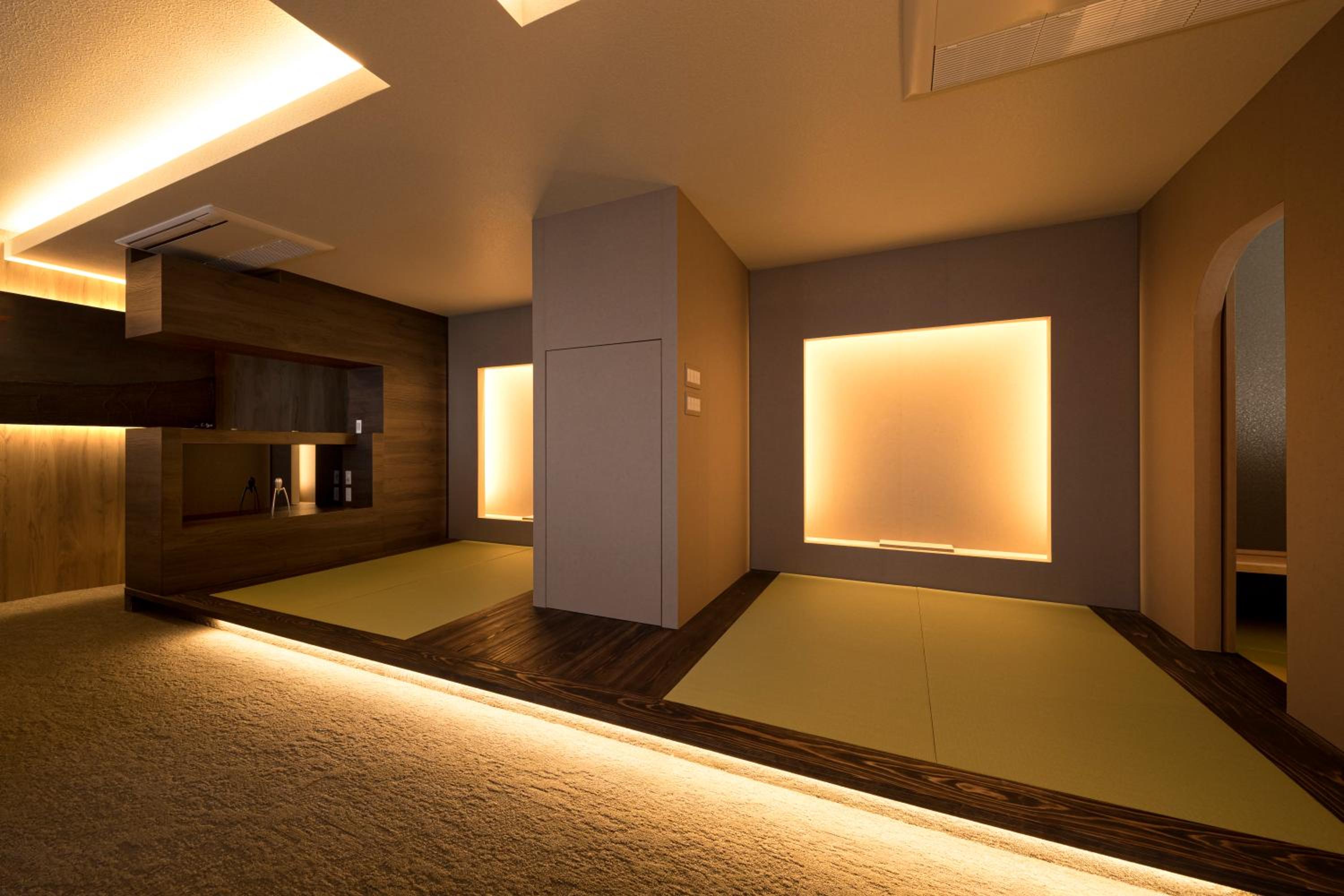 Deluxe Suite with Sea View - Photo 3