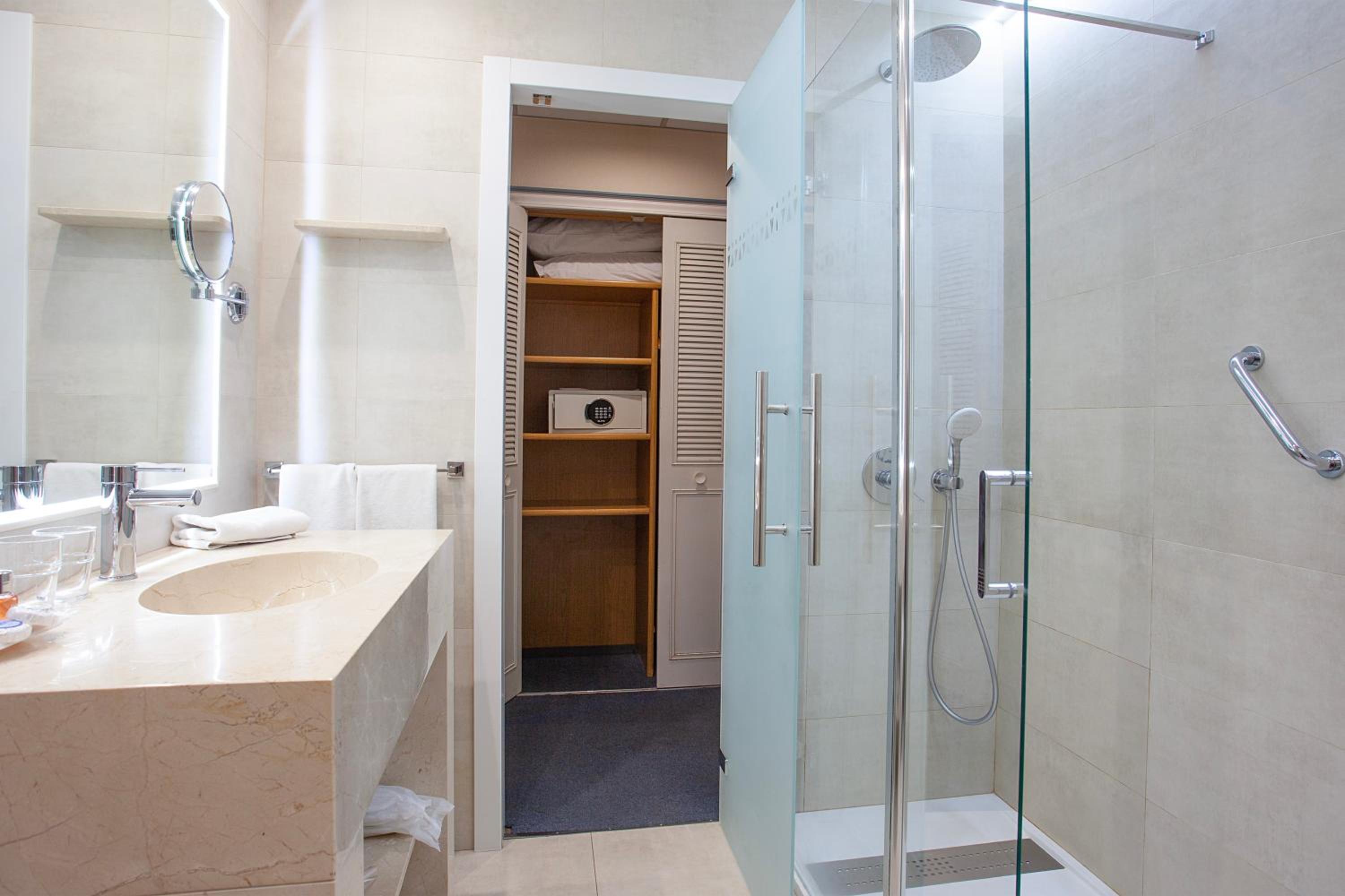 Studio (2 Adults) - Photo 8