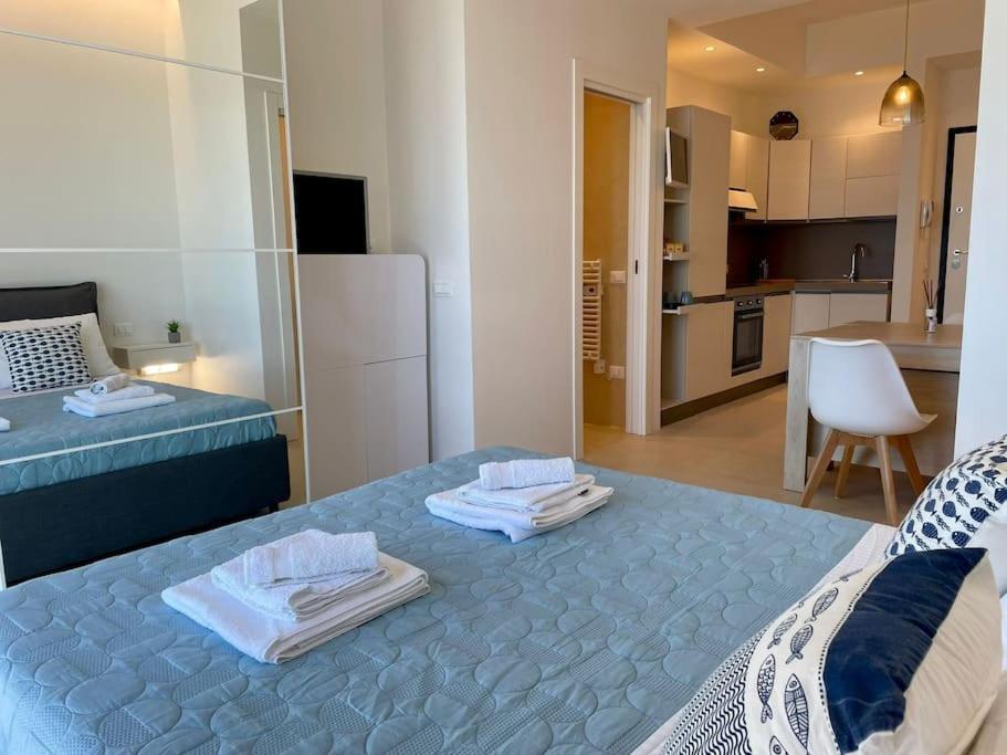 One-Bedroom Apartment photo 1