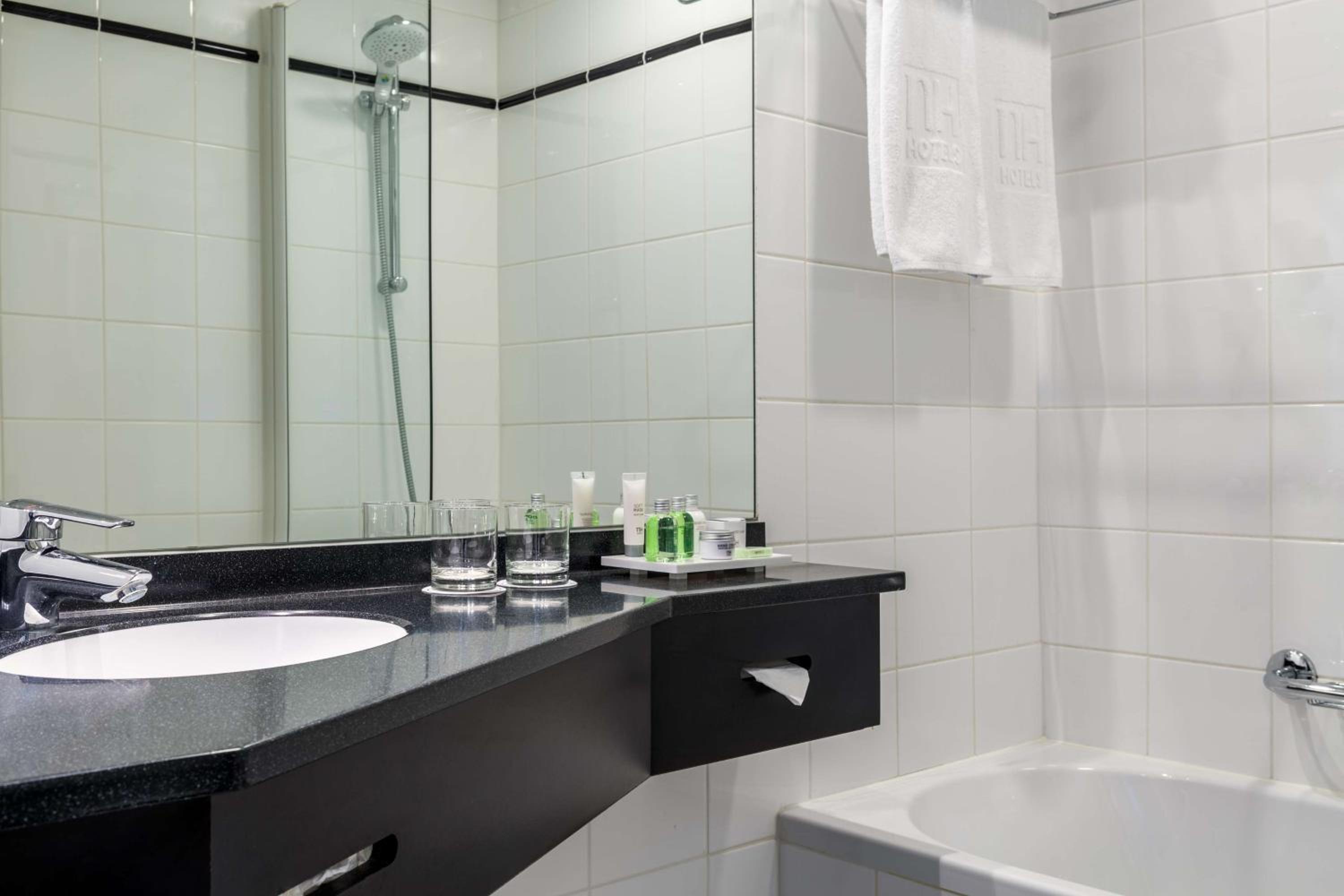 Standard Double or Twin Room with Extra Bed photo 3