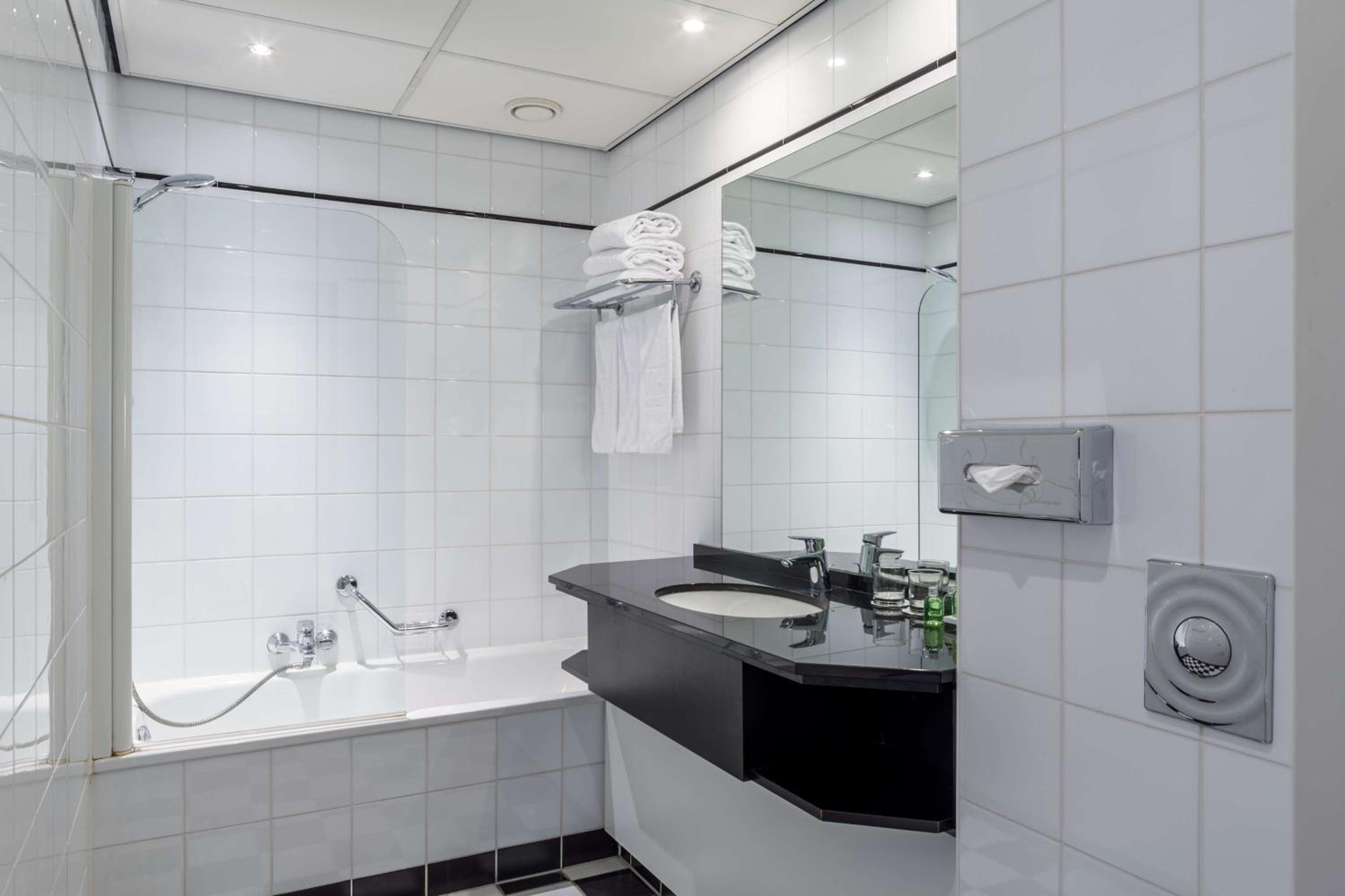Standard Double or Twin Room with Extra bed (2 Adults + 1 Child) photo 3