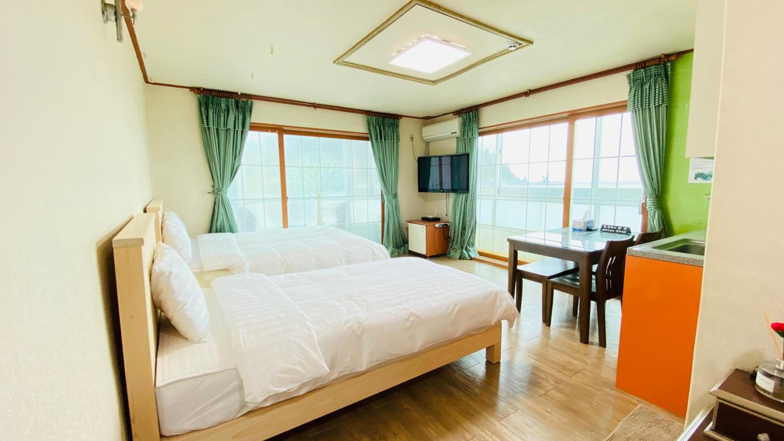 Deluxe Twin Room photo 3
