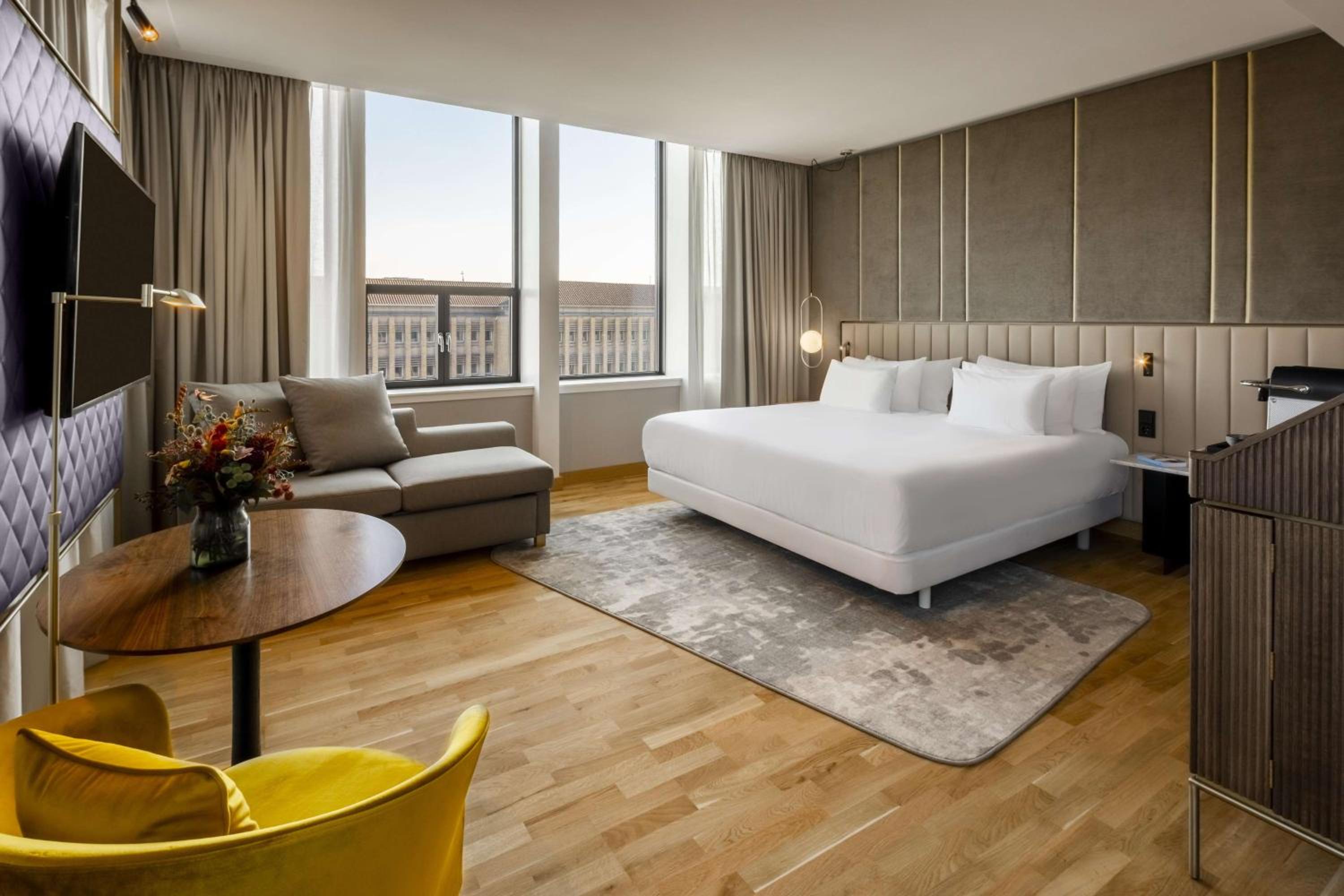 Premium Waterfront View Room thumbnail 5