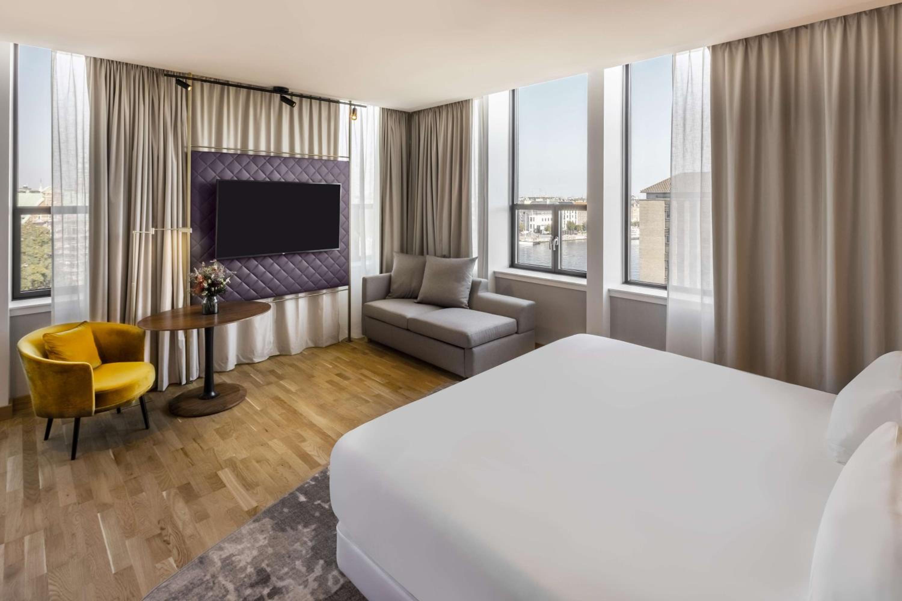 Premium Waterfront View Room thumbnail 6