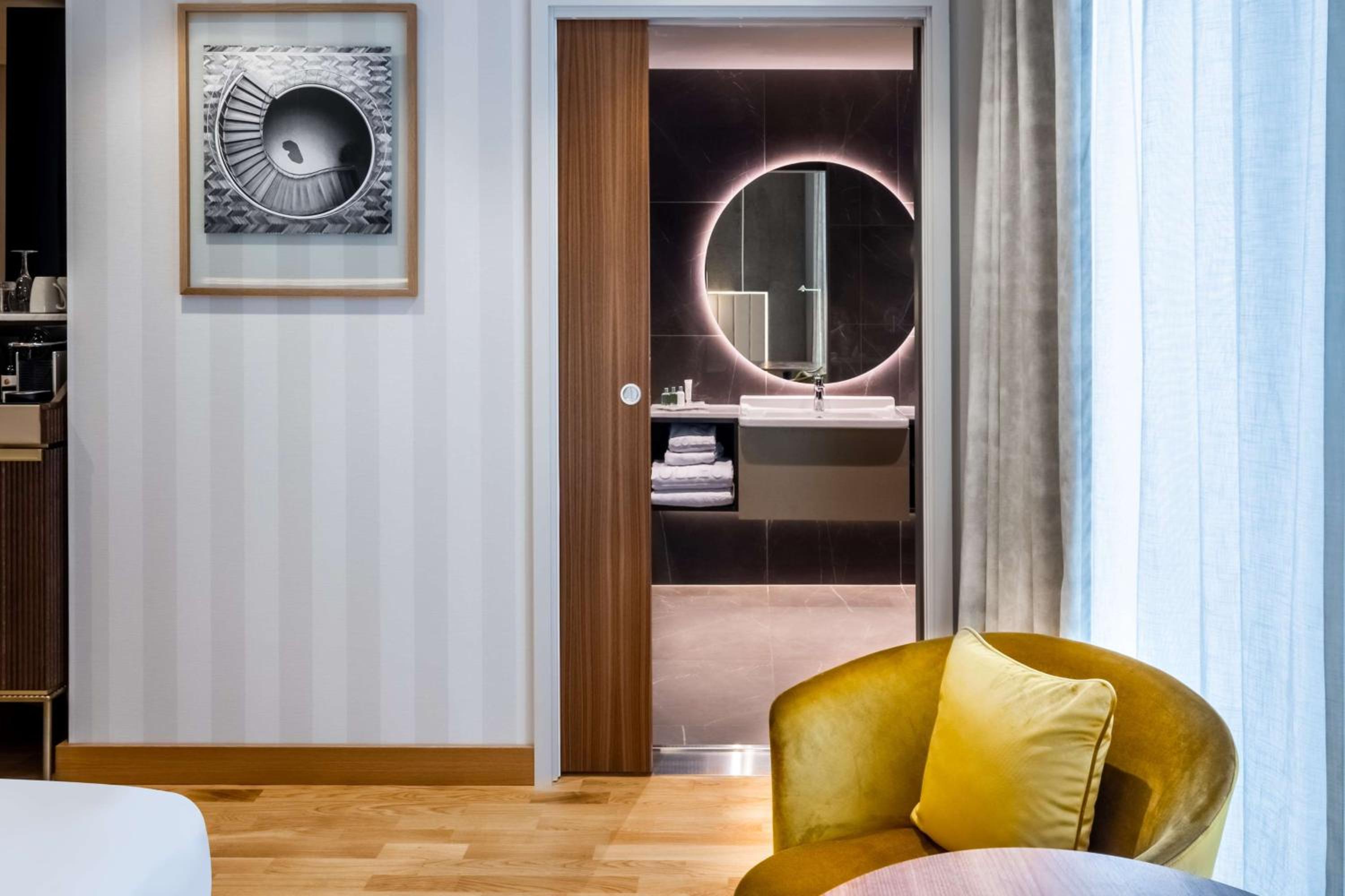 Atrium room