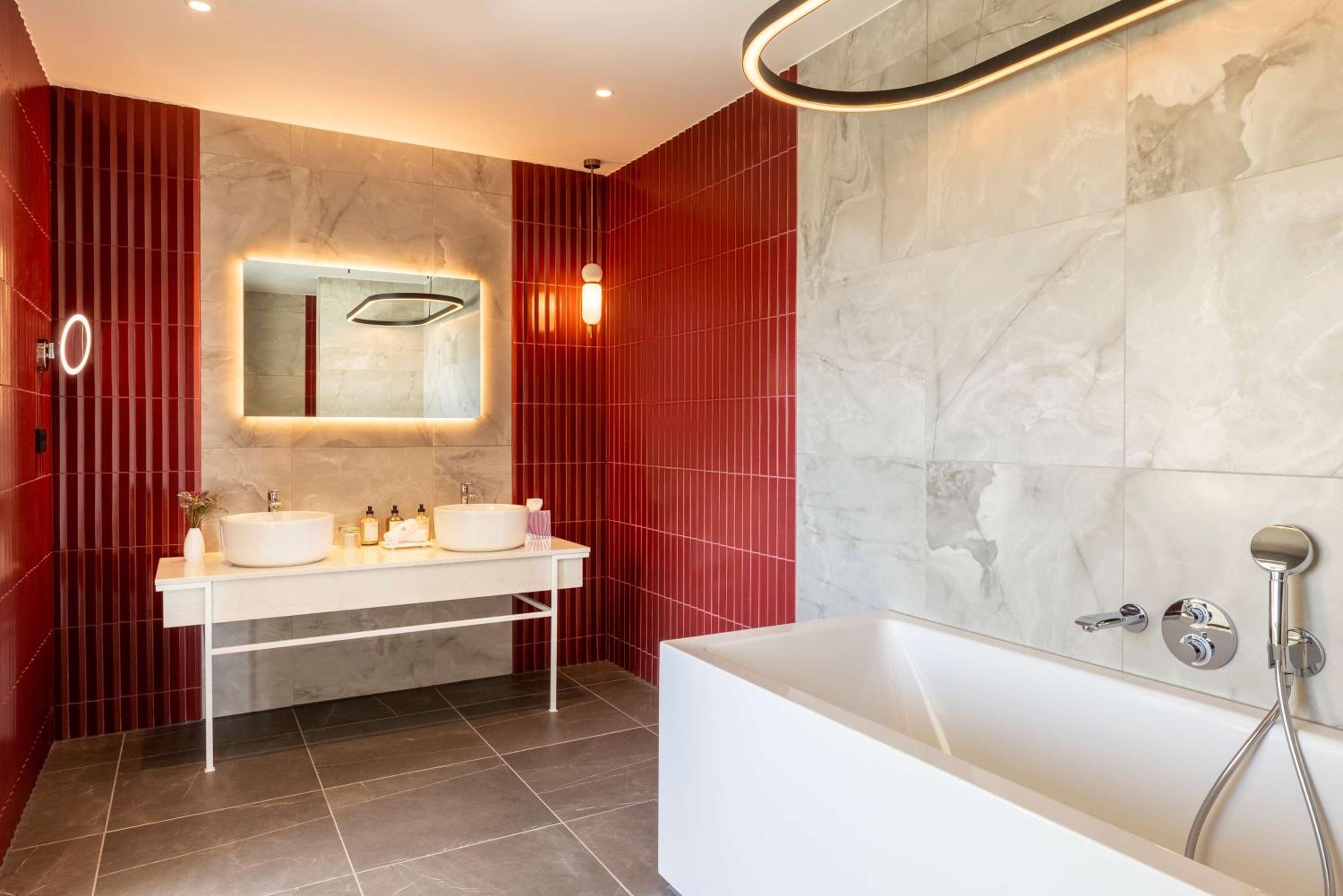 Presidential Suite with View thumbnail 5