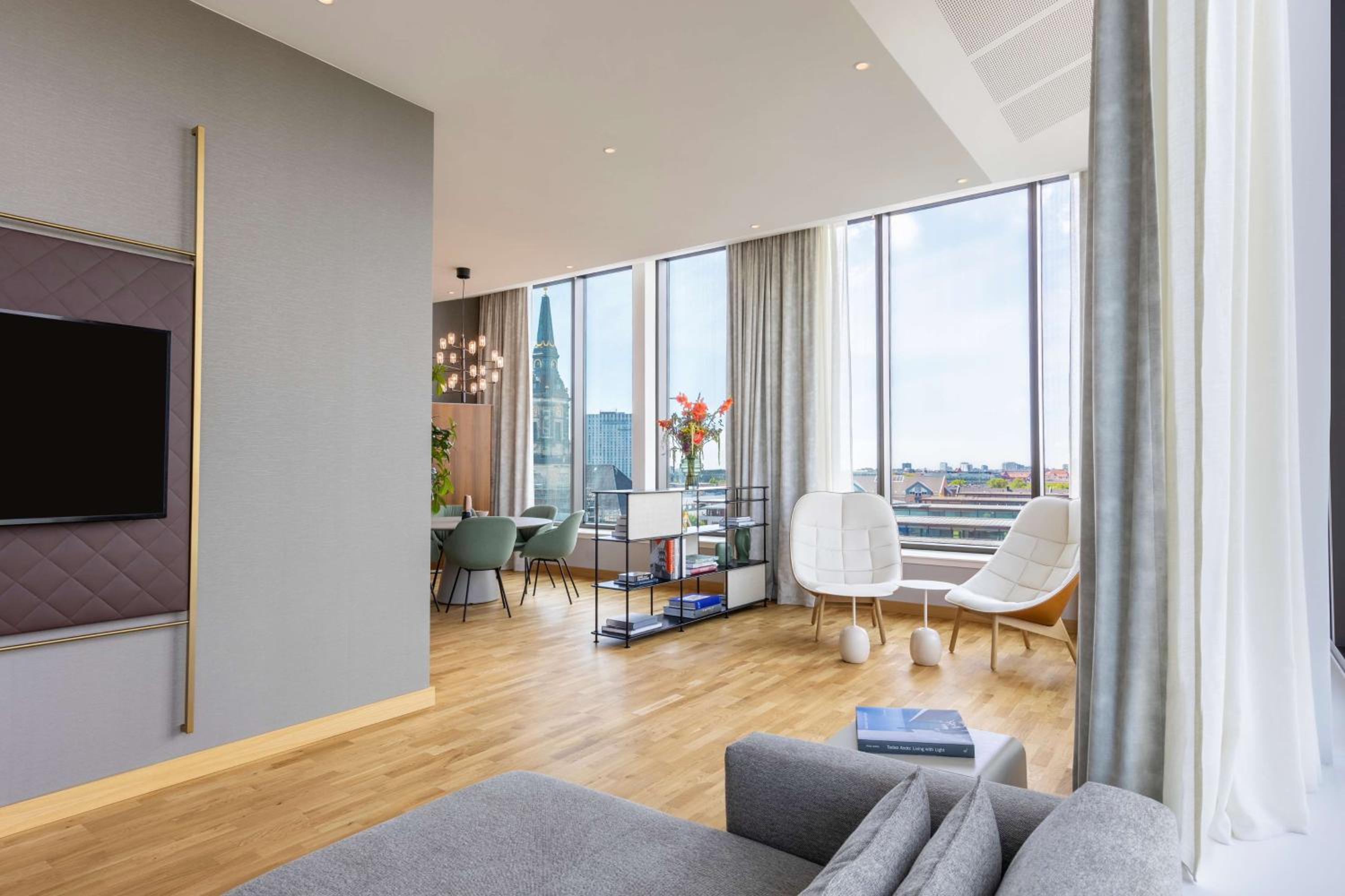 Presidential Suite with View thumbnail 5