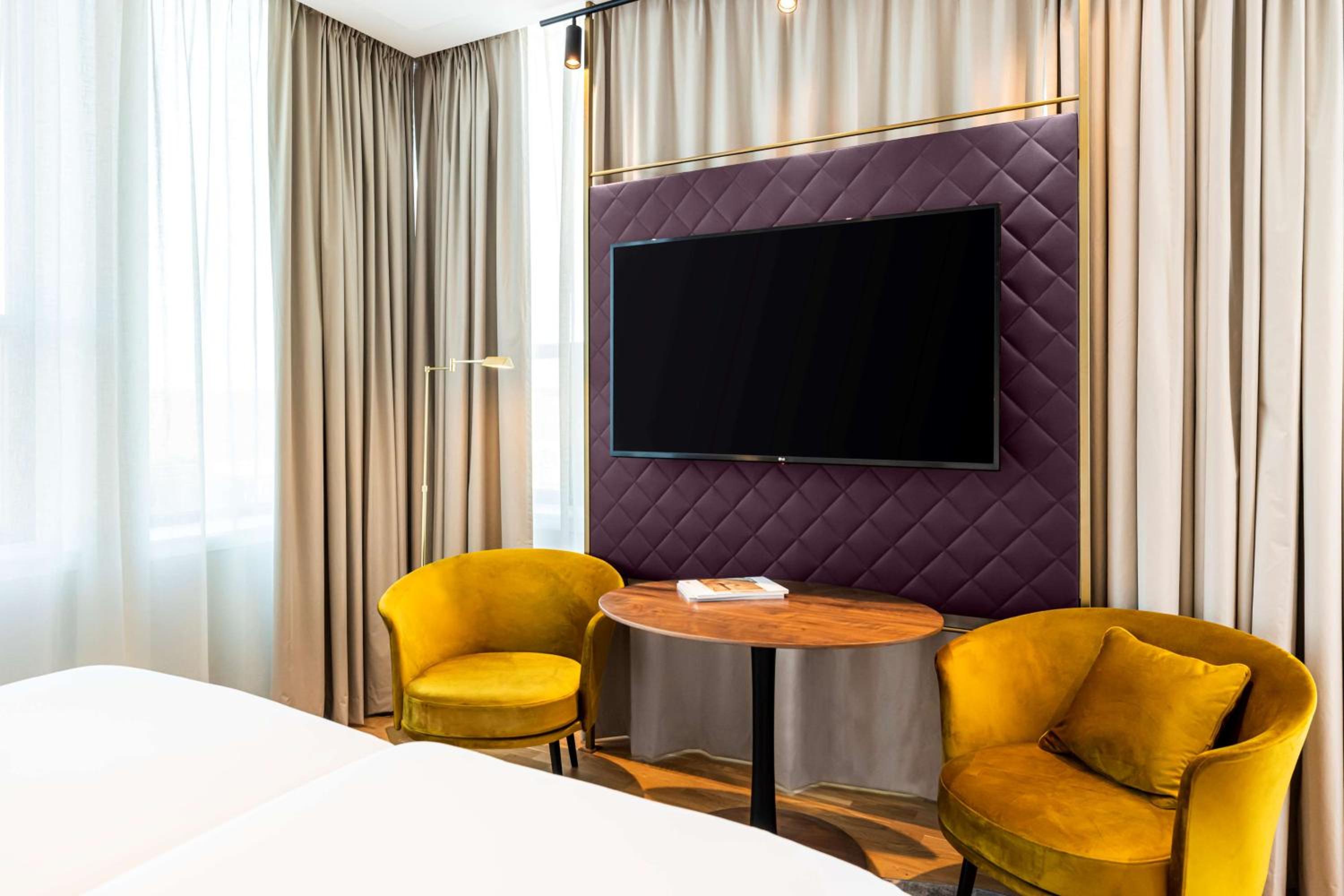 Family Connected Room (2 Adults + 2 Children)