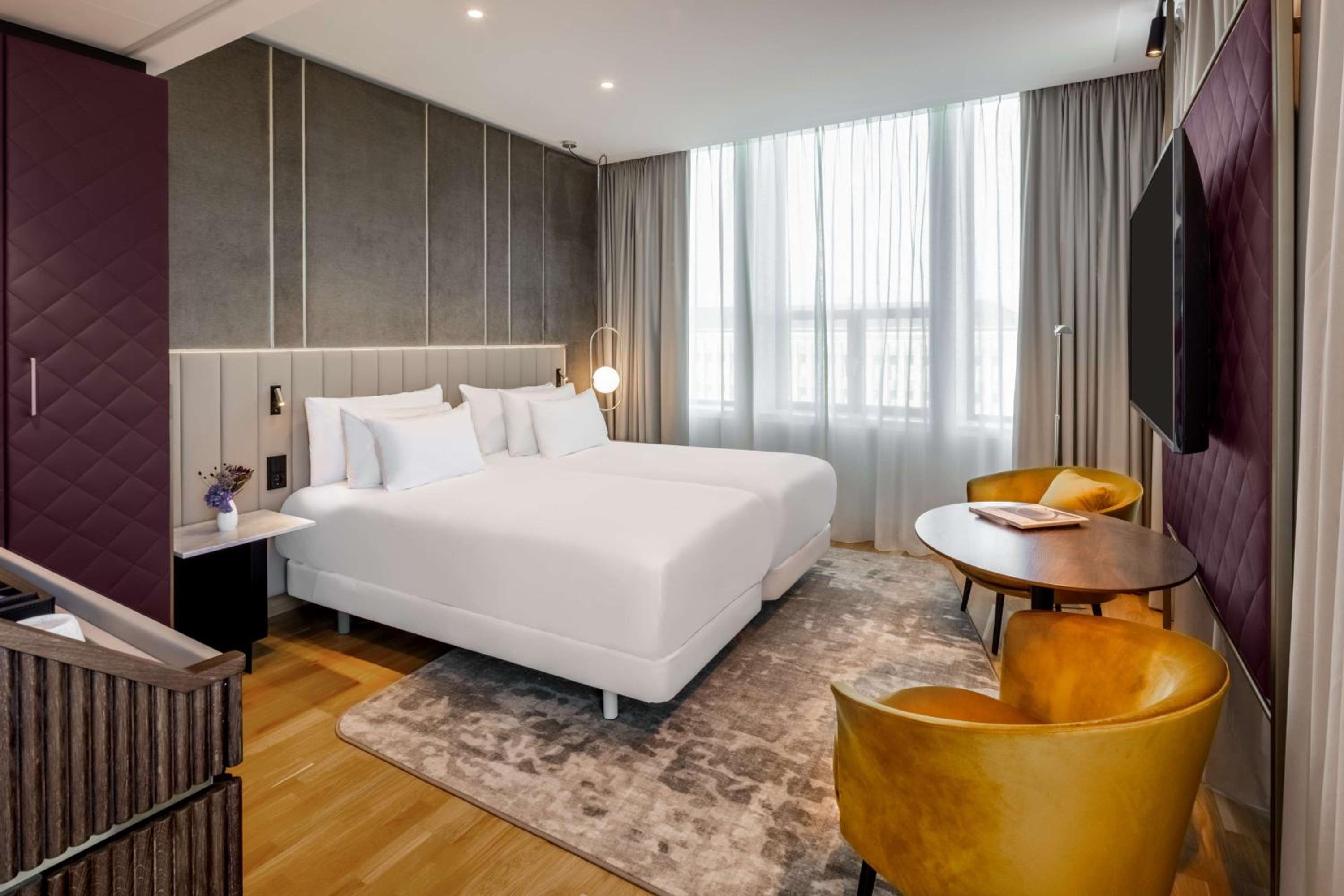 Family Connected Room (2 Adults + 2 Children)