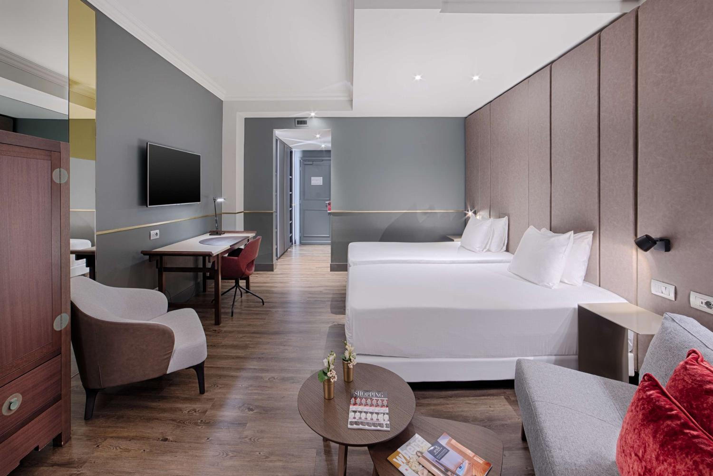 Superior Double or Twin Room XL with Extra Bed (2 Adults + 1 Child) thumbnail 6