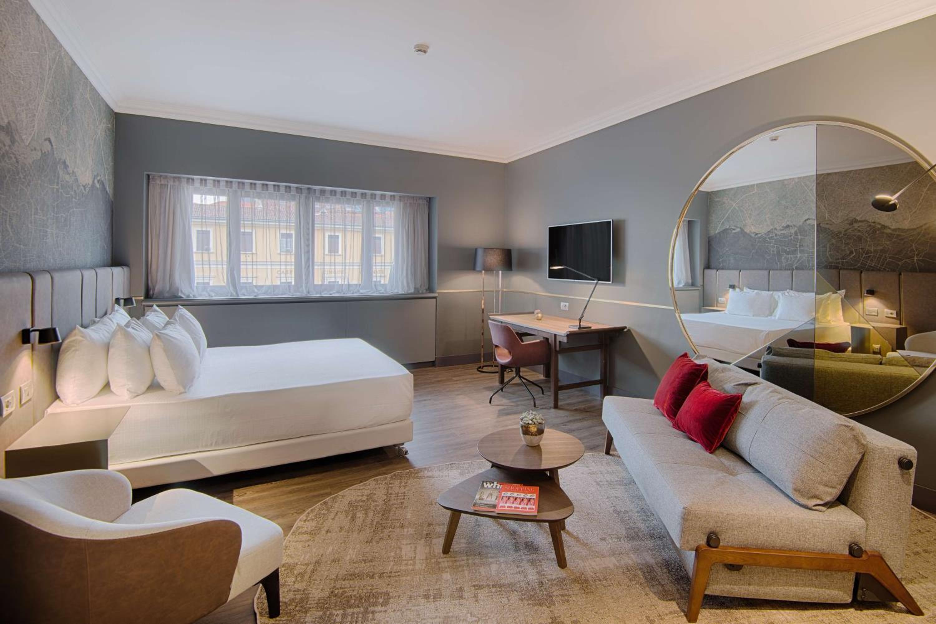 Junior Suite with Extra Beds (2 Adults + 2 Children) thumbnail 5