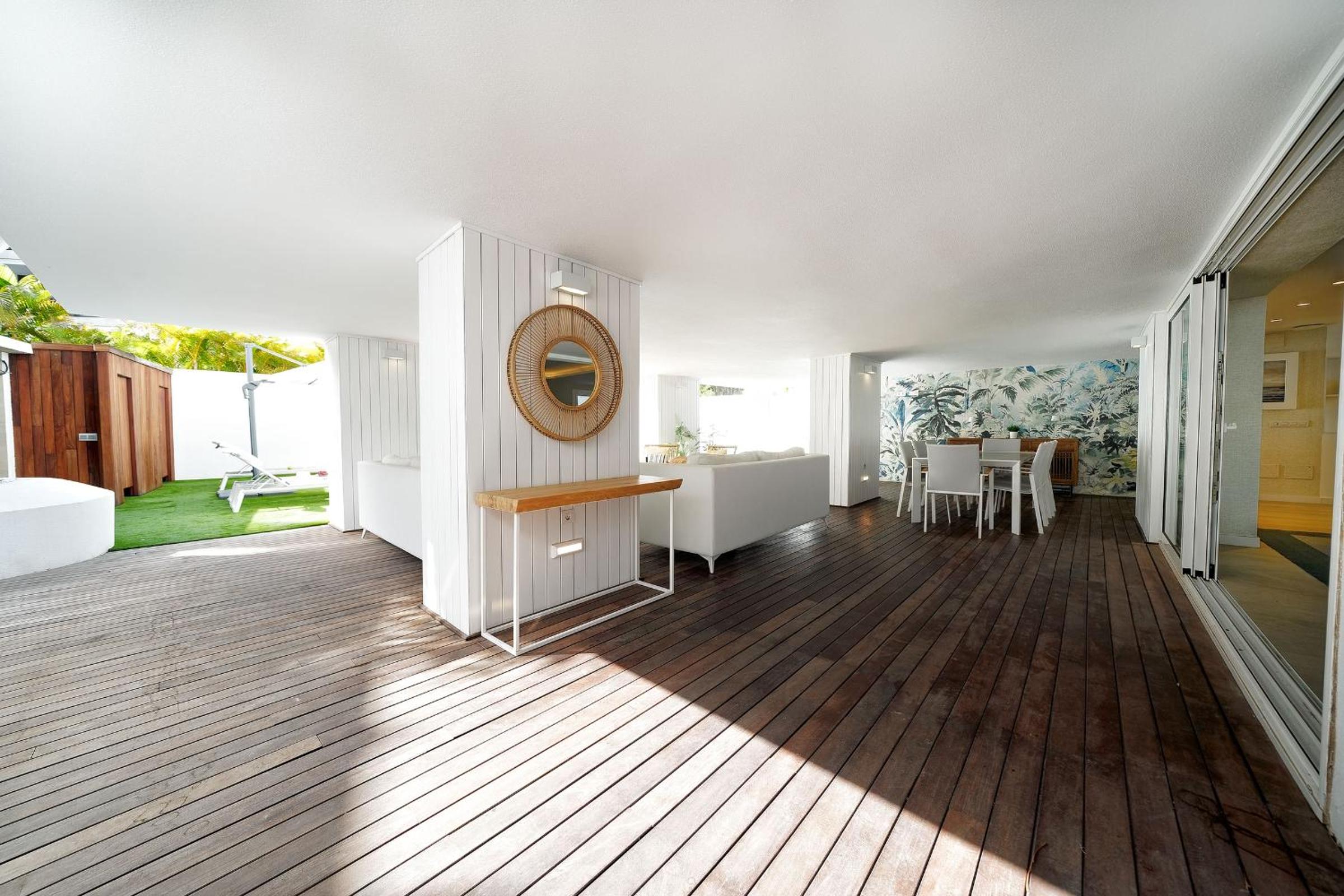 Three-Bedroom House photo 3