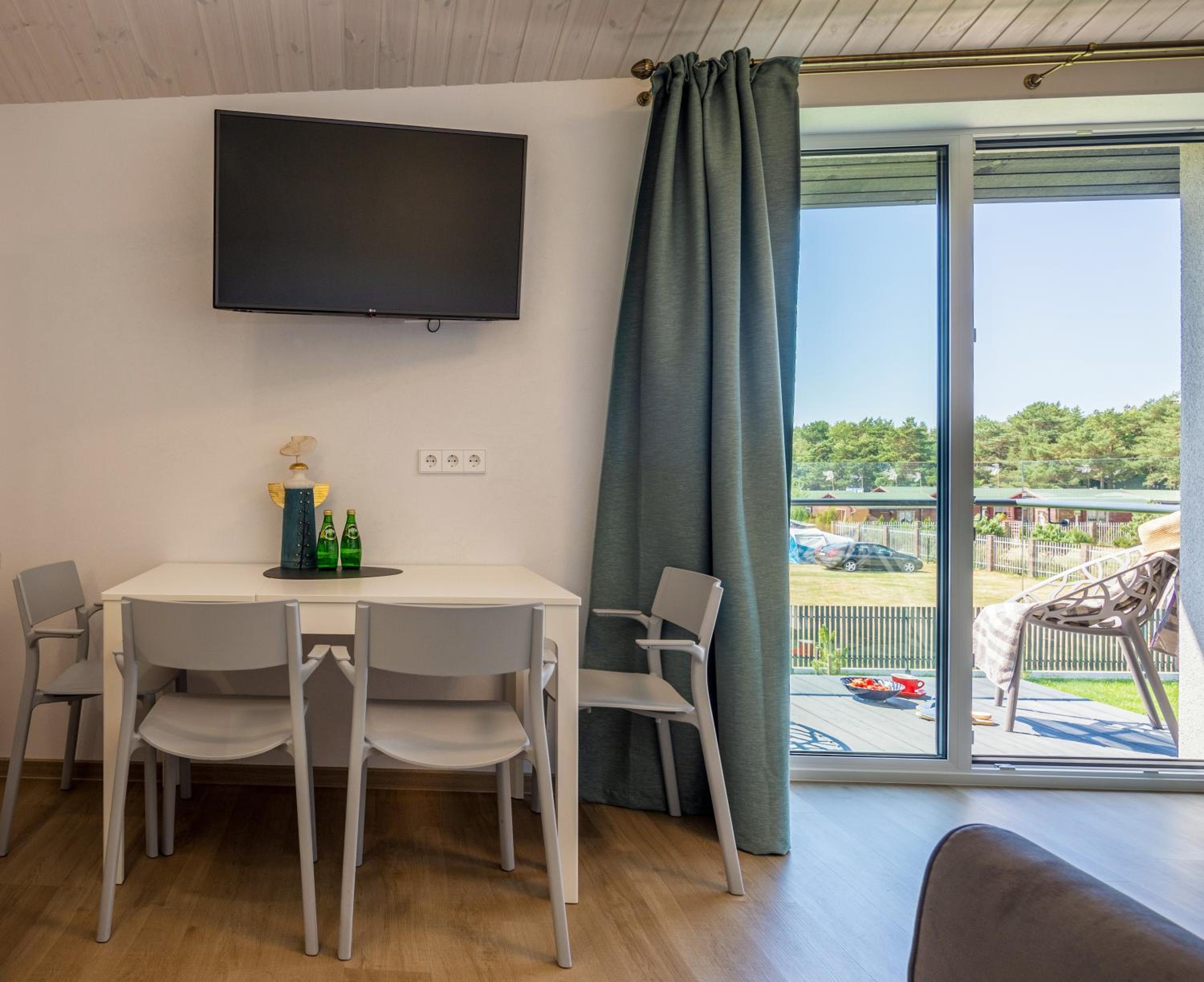 Quadruple Room with Balcony - Photo 8
