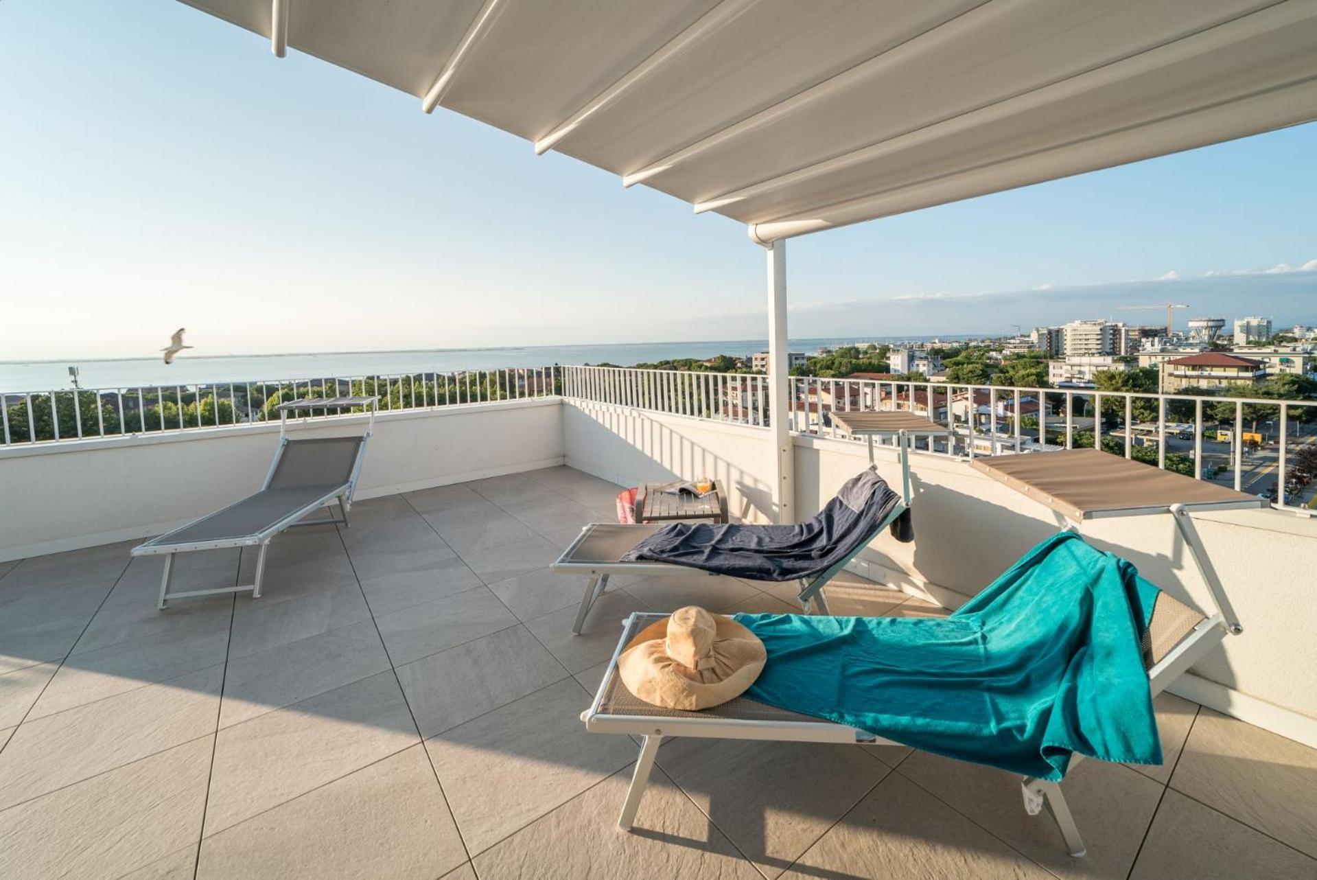 Penthouse Apartment - Beach Included photo 2