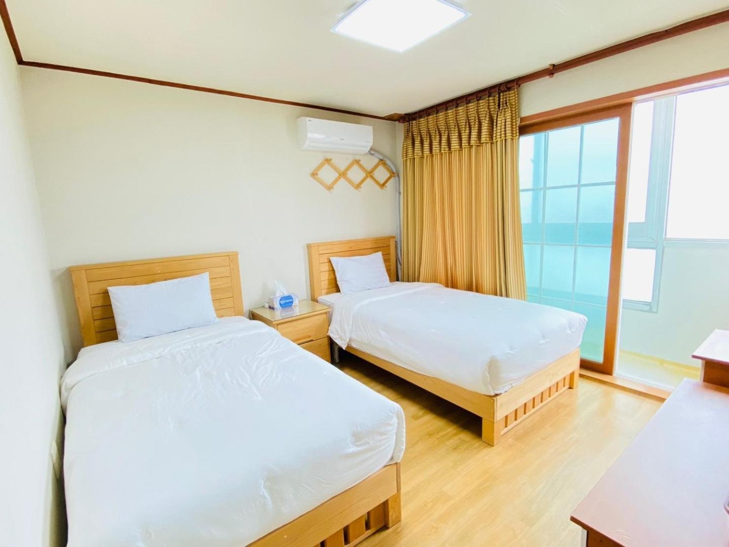 Twin Room with Sea View photo 1